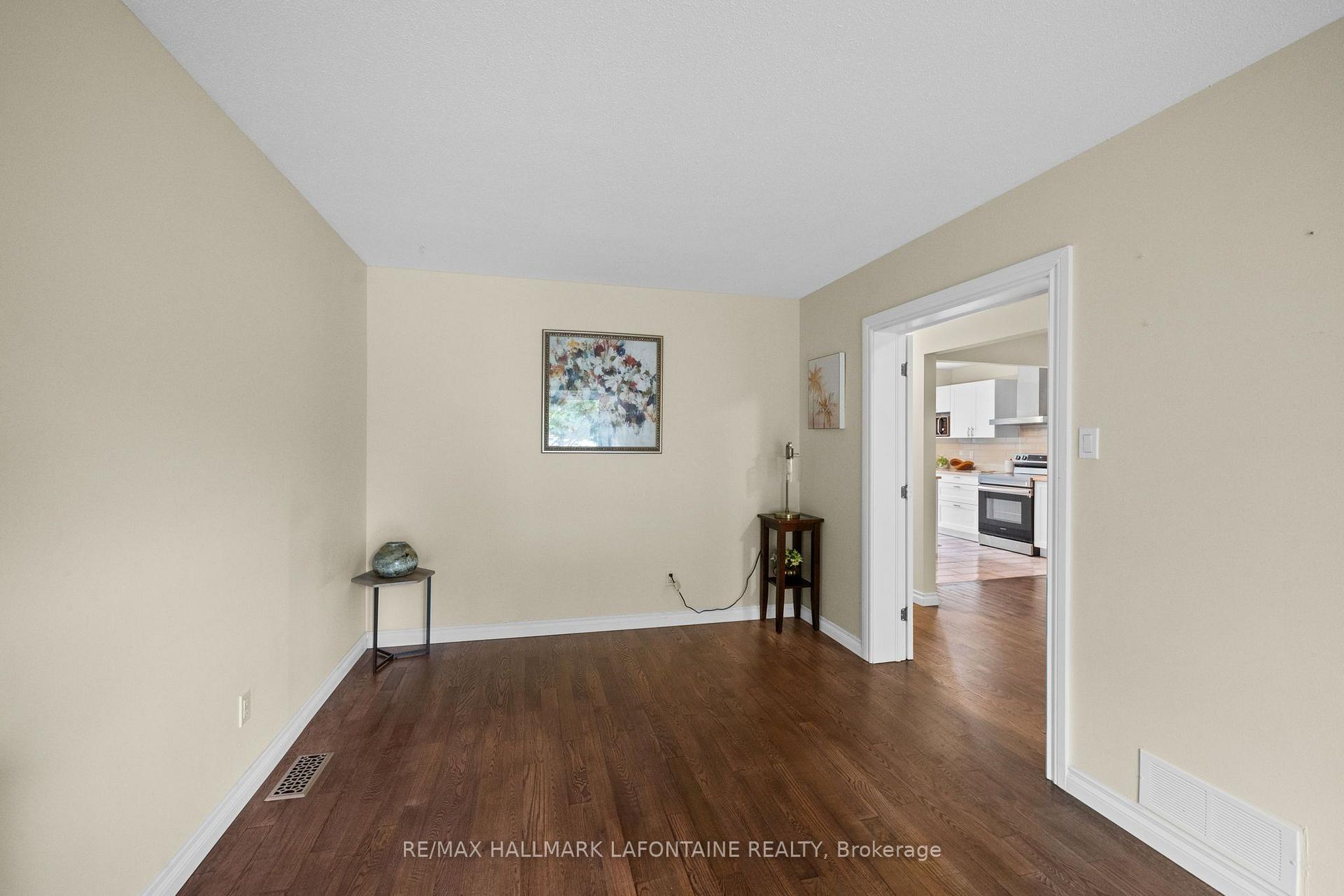 Photo 17 of 383 Oaklawn Crescent, Ottawa, Fallingbrook/Gardenway South — HOMEH