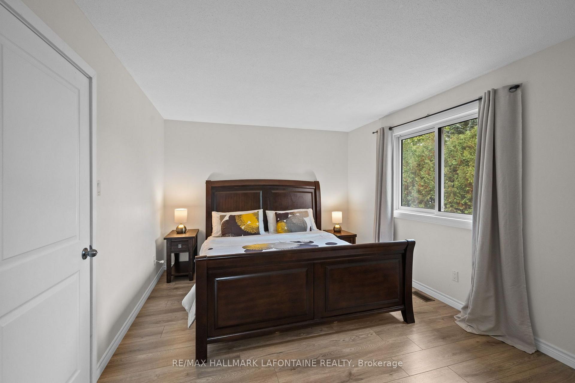 Photo 19 of 383 Oaklawn Crescent, Ottawa, Fallingbrook/Gardenway South — HOMEH