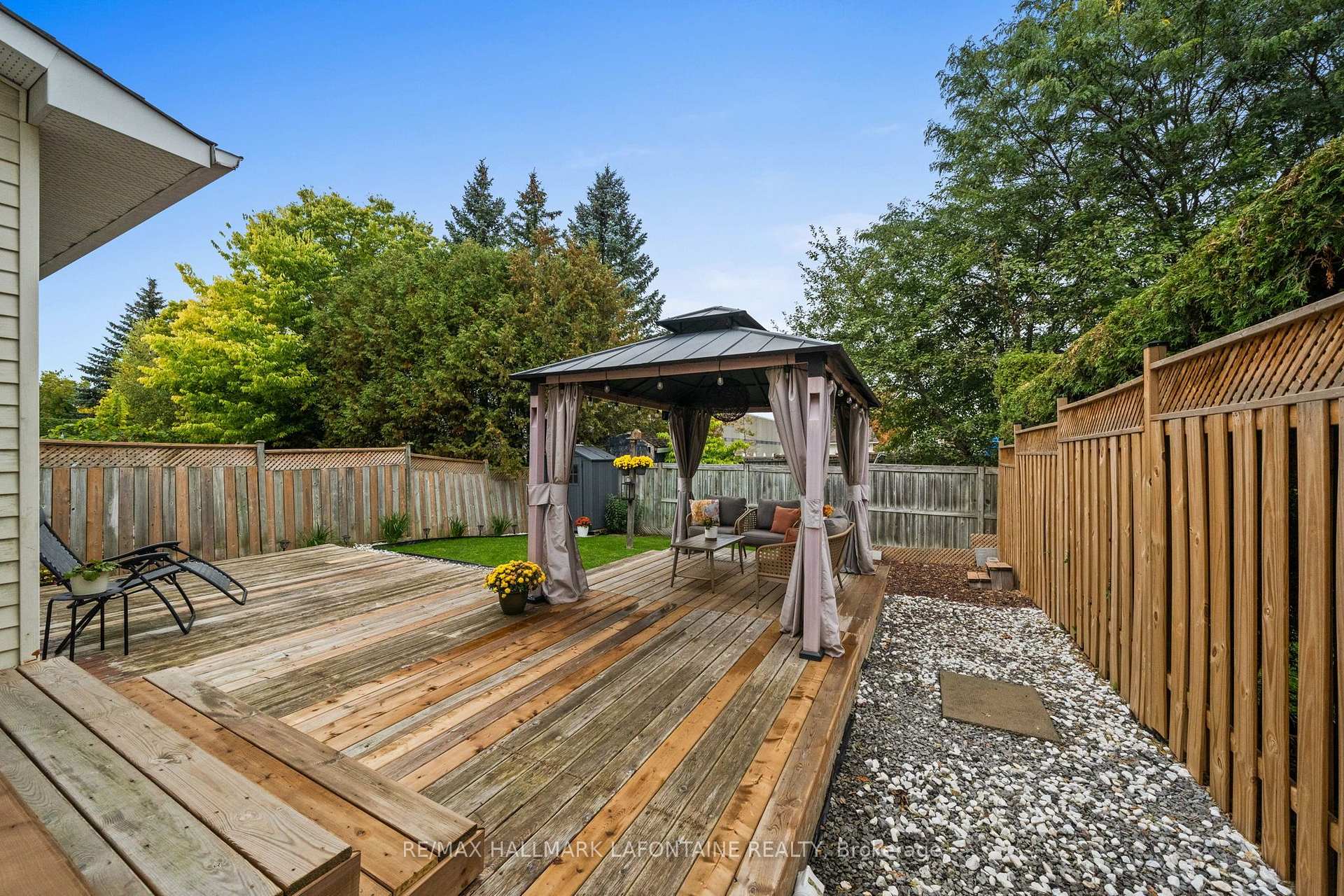 Photo 36 of 383 Oaklawn Crescent, Ottawa, Fallingbrook/Gardenway South — HOMEH
