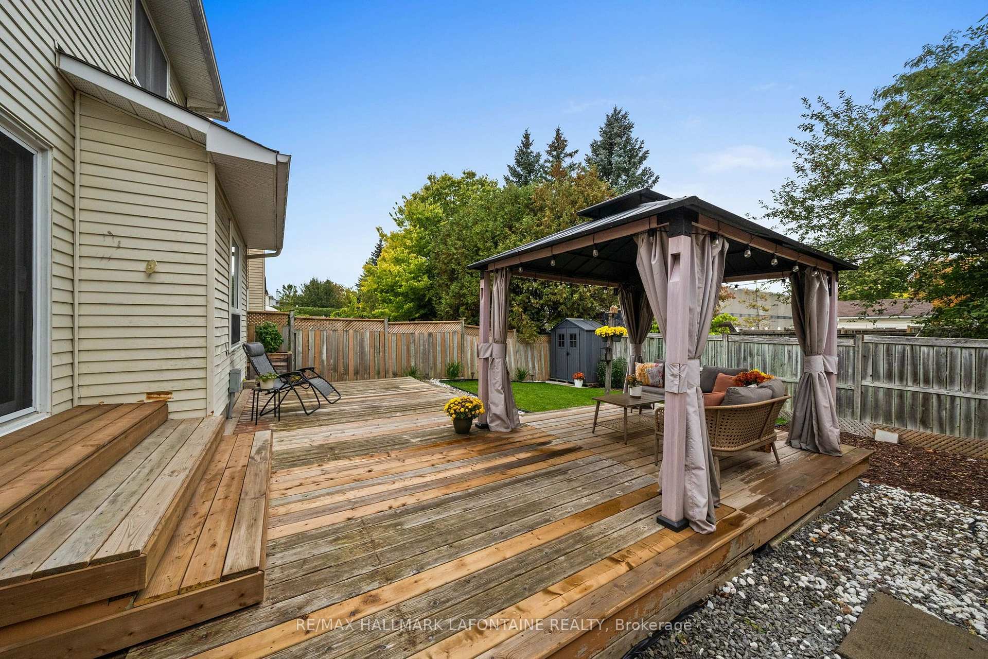 Photo 37 of 383 Oaklawn Crescent, Ottawa, Fallingbrook/Gardenway South — HOMEH