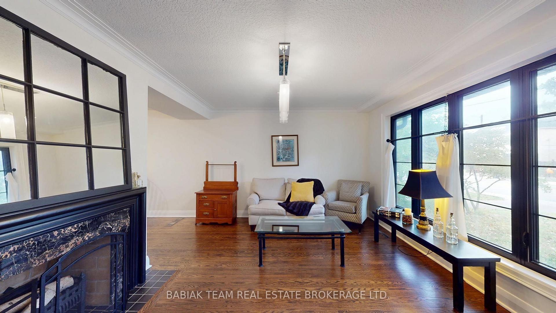 Photo 3 of Unit Main & Upper, 90 Burnhamthorpe Road, Etobicoke, Islington-City Centre West — HOMEH