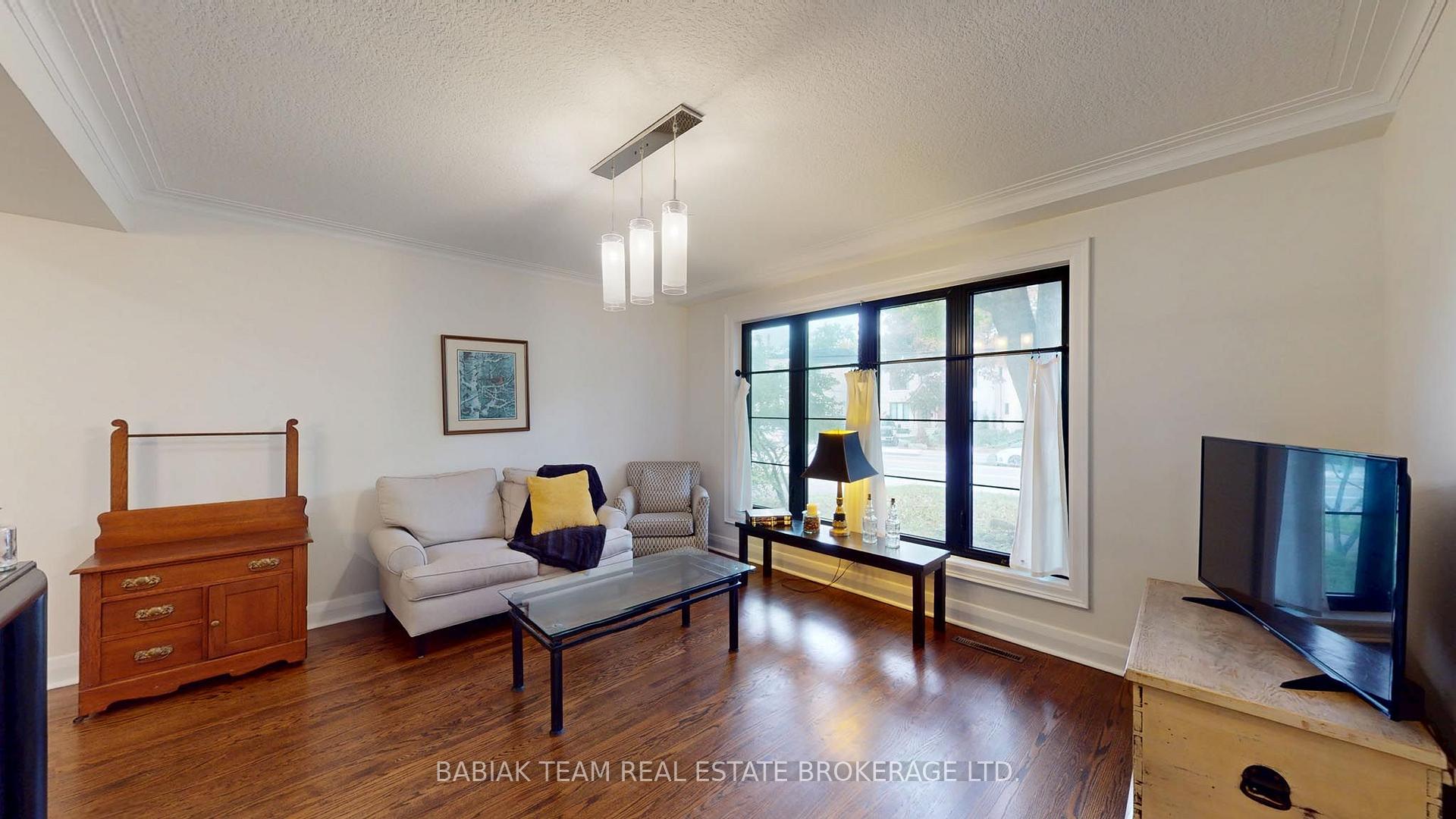 Photo 4 of Unit Main & Upper, 90 Burnhamthorpe Road, Etobicoke, Islington-City Centre West — HOMEH
