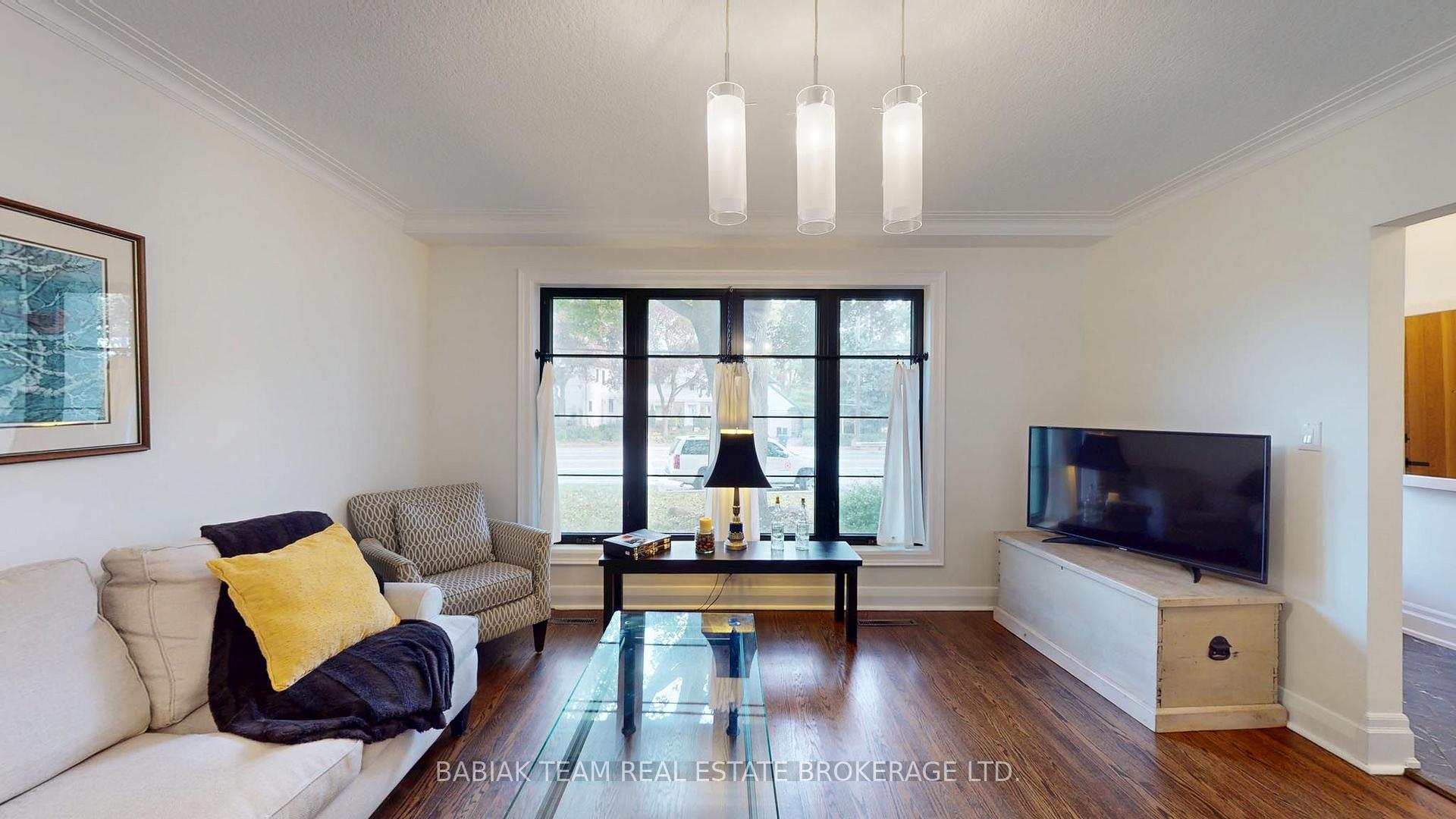 Photo 5 of Unit Main & Upper, 90 Burnhamthorpe Road, Etobicoke, Islington-City Centre West — HOMEH