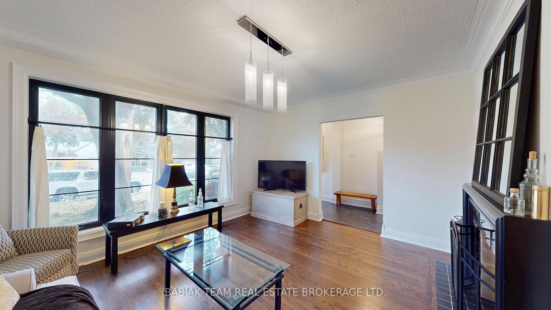 Photo 6 of Unit Main & Upper, 90 Burnhamthorpe Road, Etobicoke, Islington-City Centre West — HOMEH