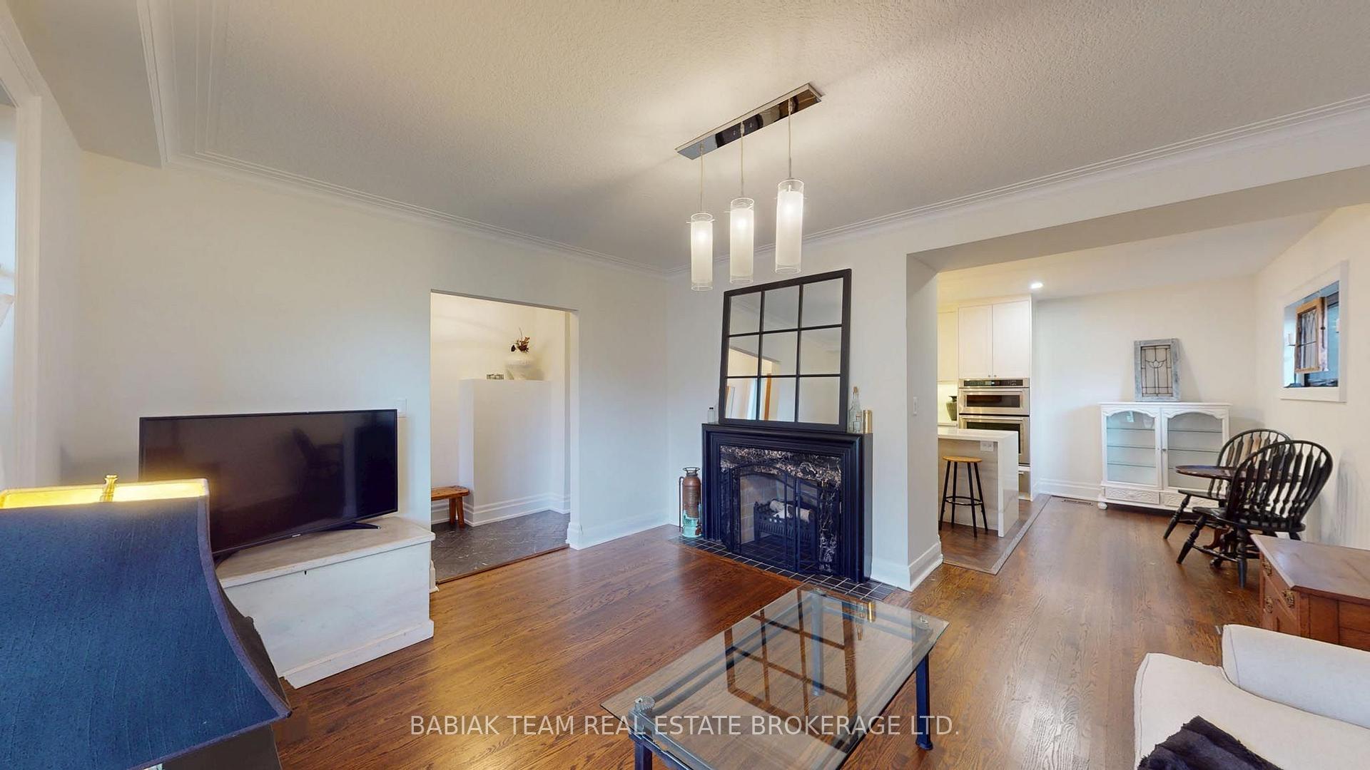 Photo 7 of Unit Main & Upper, 90 Burnhamthorpe Road, Etobicoke, Islington-City Centre West — HOMEH