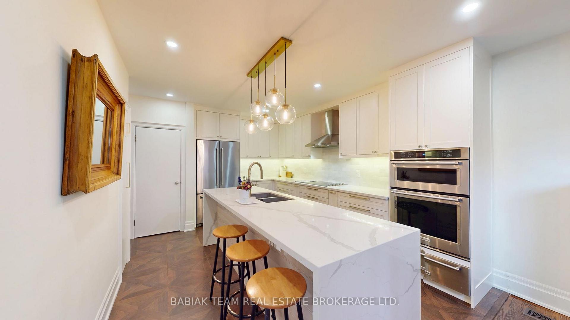 Photo 10 of Unit Main & Upper, 90 Burnhamthorpe Road, Etobicoke, Islington-City Centre West — HOMEH