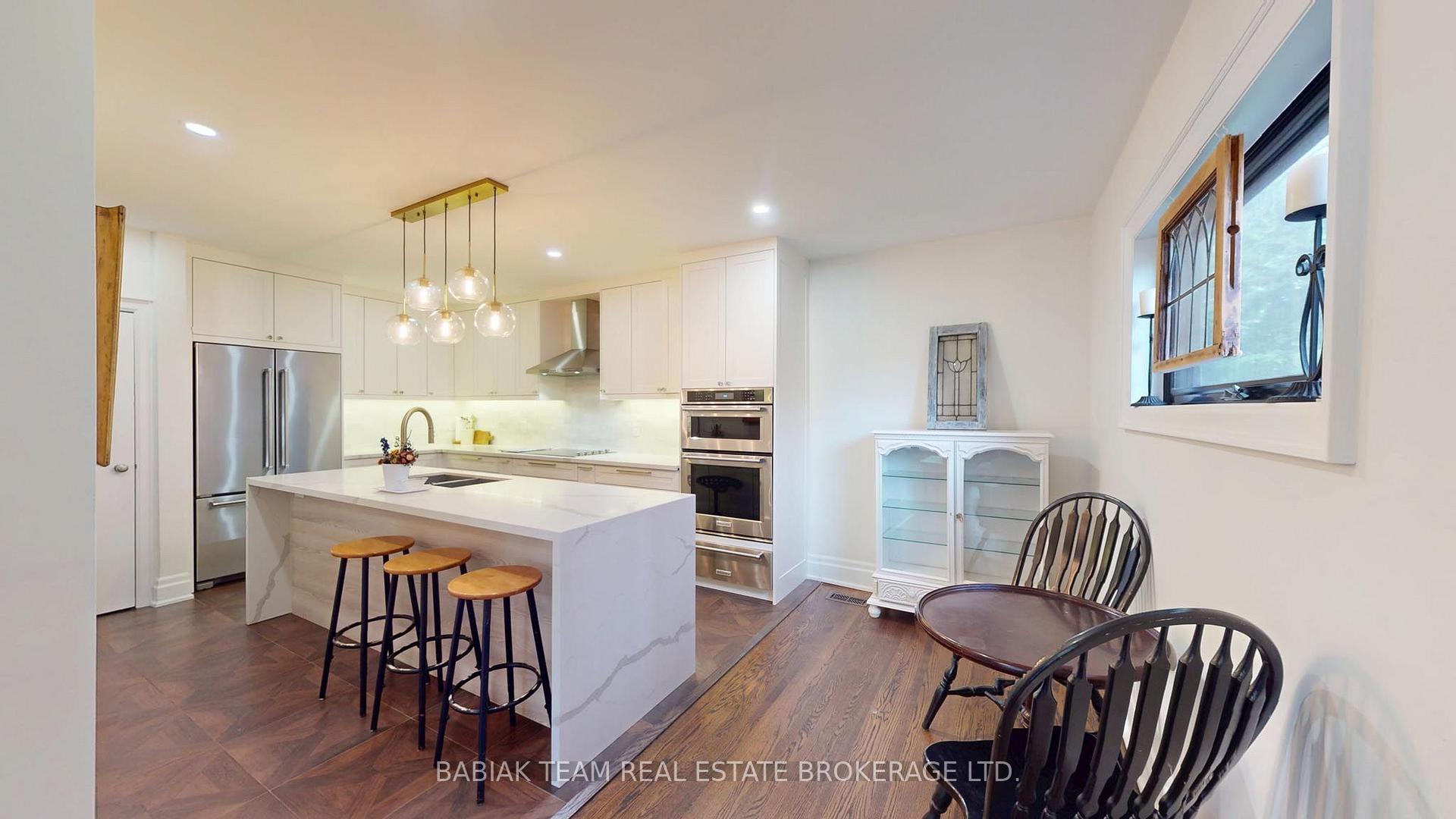 Photo 11 of Unit Main & Upper, 90 Burnhamthorpe Road, Etobicoke, Islington-City Centre West — HOMEH