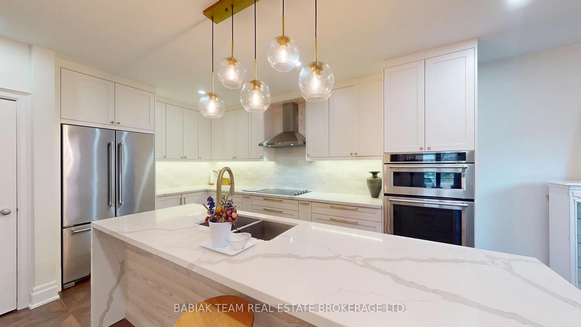 Photo 16 of Unit Main & Upper, 90 Burnhamthorpe Road, Etobicoke, Islington-City Centre West — HOMEH