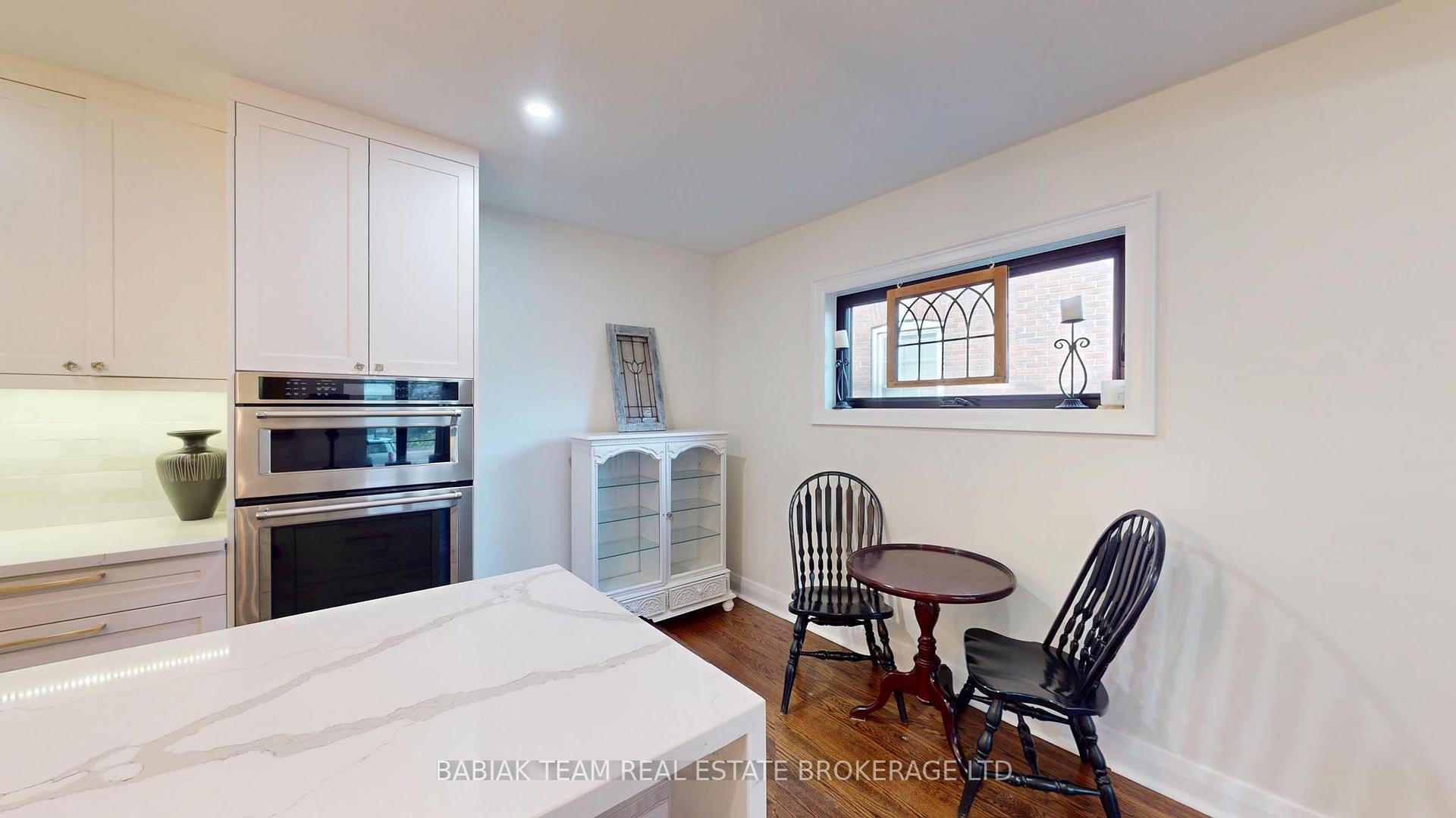 Photo 18 of Unit Main & Upper, 90 Burnhamthorpe Road, Etobicoke, Islington-City Centre West — HOMEH