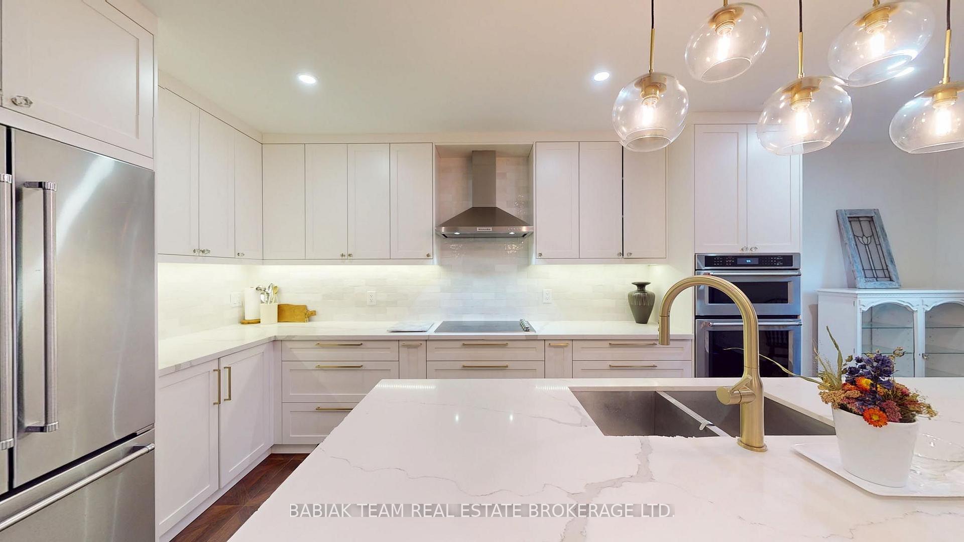 Photo 20 of Unit Main & Upper, 90 Burnhamthorpe Road, Etobicoke, Islington-City Centre West — HOMEH