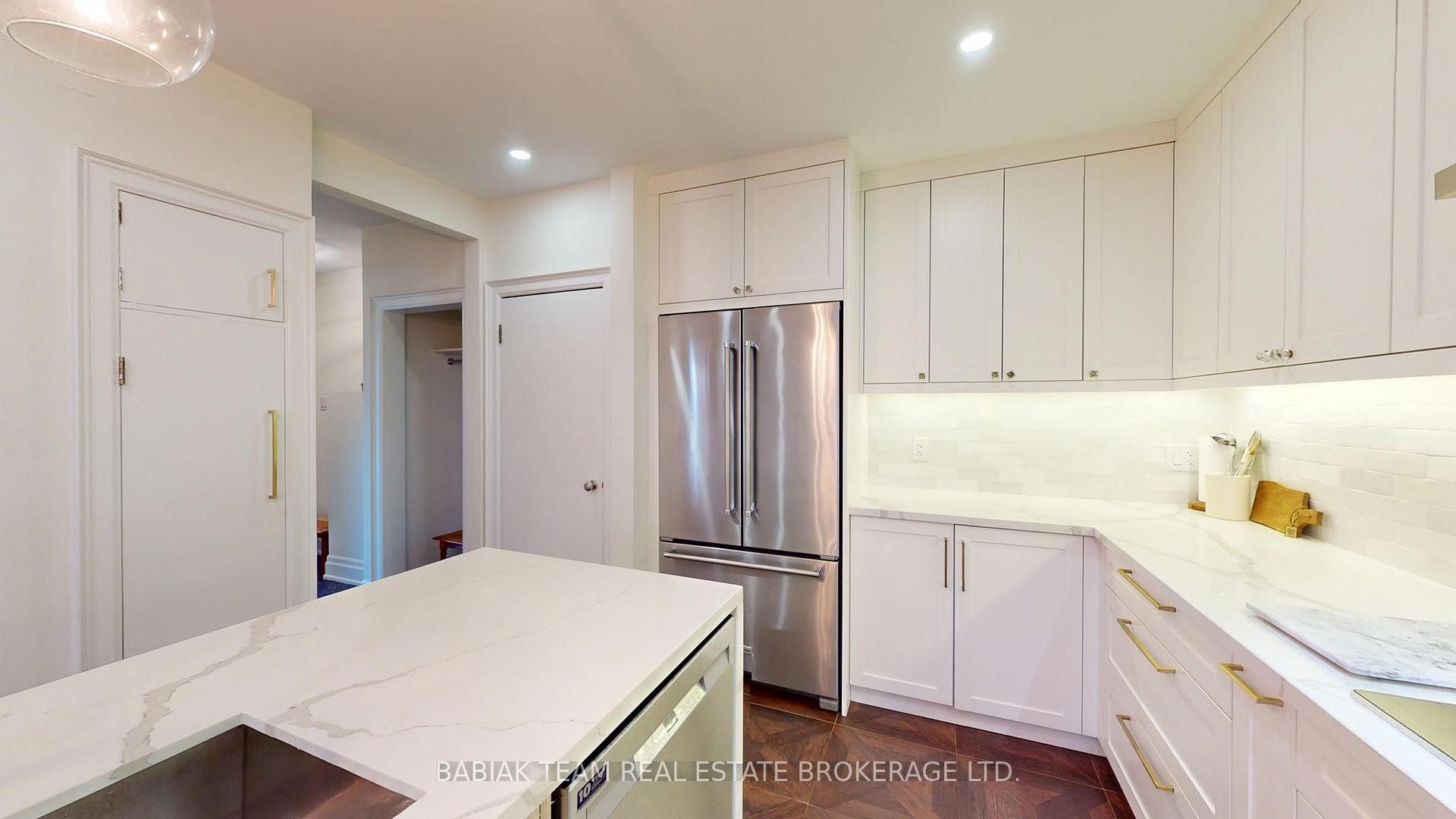 Photo 24 of Unit Main & Upper, 90 Burnhamthorpe Road, Etobicoke, Islington-City Centre West — HOMEH