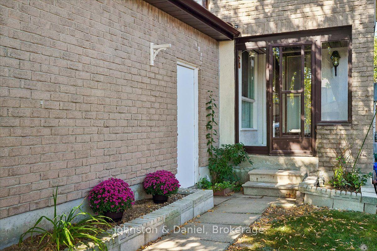 Photo 3 of 22 Fieldview Crescent, Markham, Milliken Mills West — HOMEH