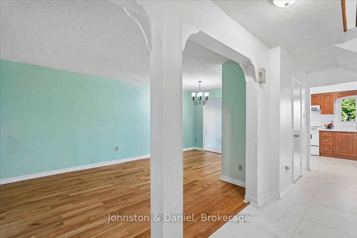Photo 6 of 22 Fieldview Crescent, Markham, Milliken Mills West — HOMEH