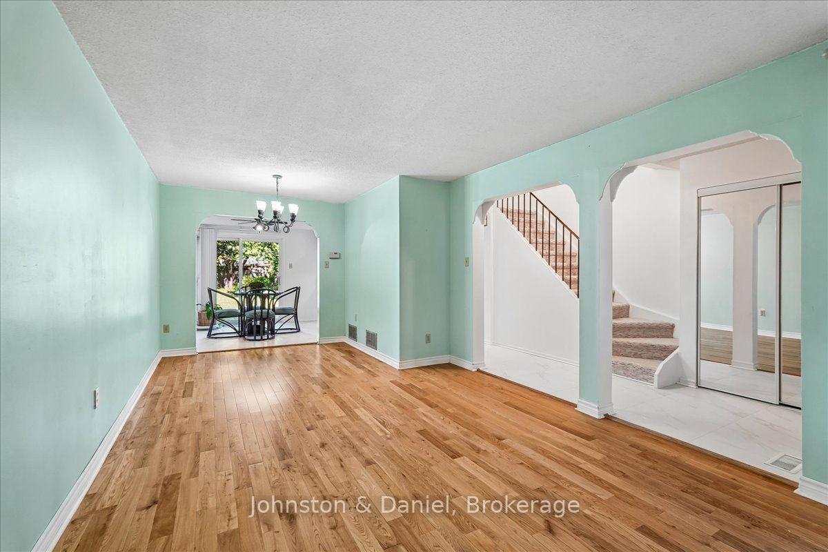 Photo 7 of 22 Fieldview Crescent, Markham, Milliken Mills West — HOMEH