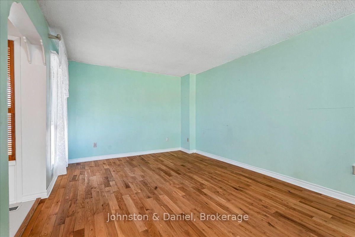 Photo 8 of 22 Fieldview Crescent, Markham, Milliken Mills West — HOMEH