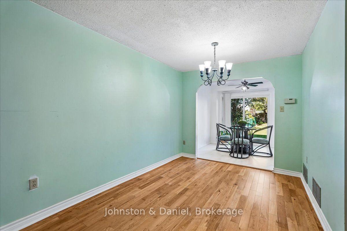 Photo 9 of 22 Fieldview Crescent, Markham, Milliken Mills West — HOMEH
