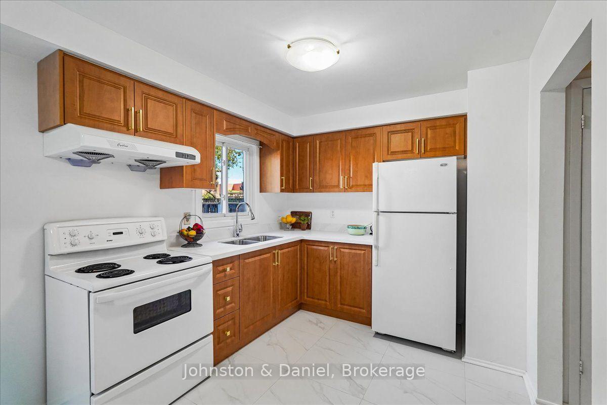 Photo 10 of 22 Fieldview Crescent, Markham, Milliken Mills West — HOMEH