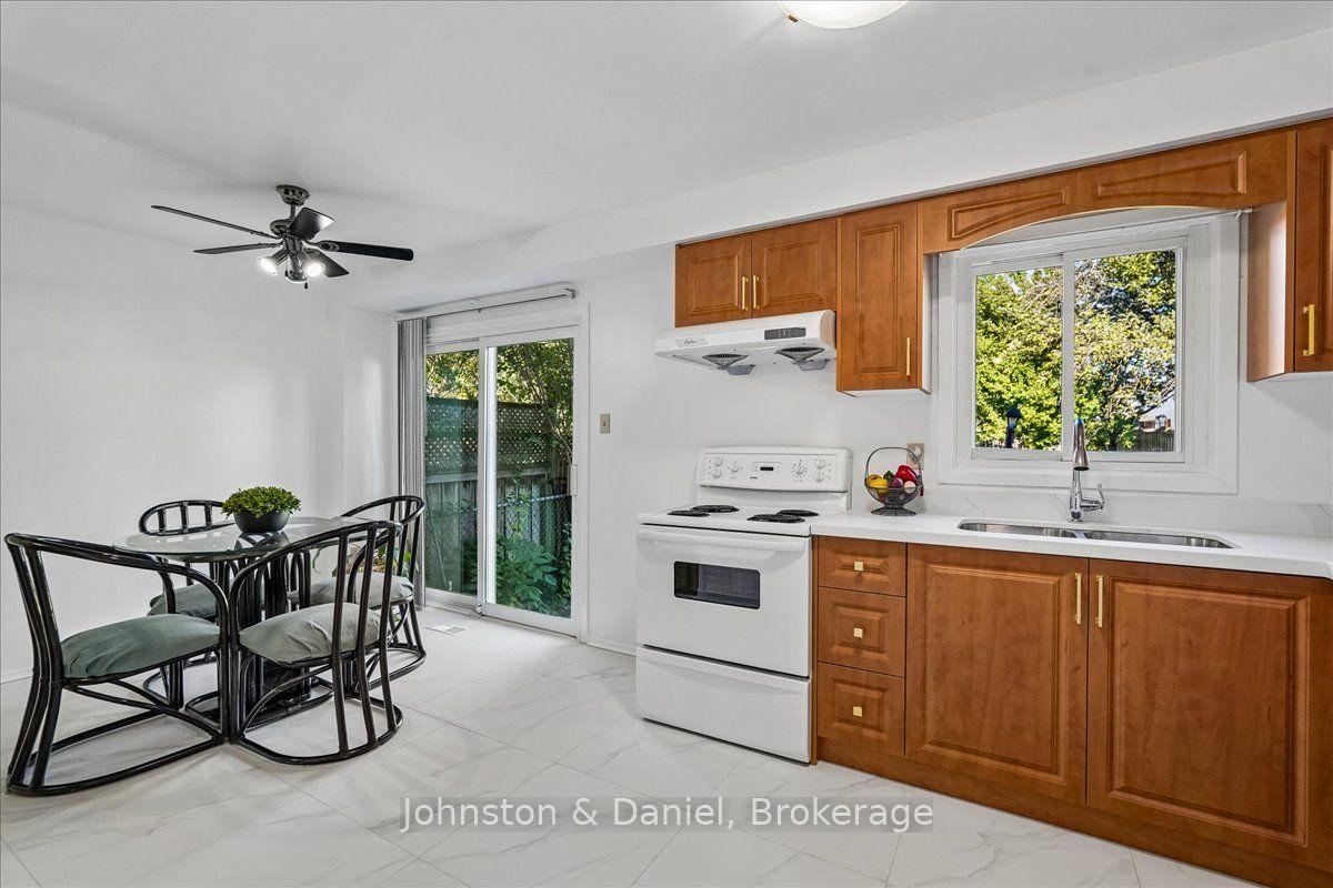 Photo 11 of 22 Fieldview Crescent, Markham, Milliken Mills West — HOMEH
