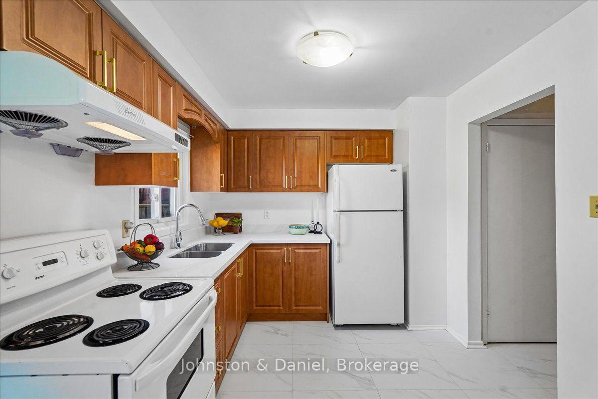 Photo 12 of 22 Fieldview Crescent, Markham, Milliken Mills West — HOMEH