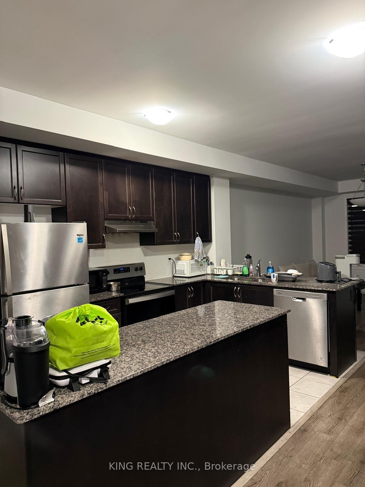 Photo 3 of 210 Keppel Circle, Brampton, Northwest Brampton — HOMEH