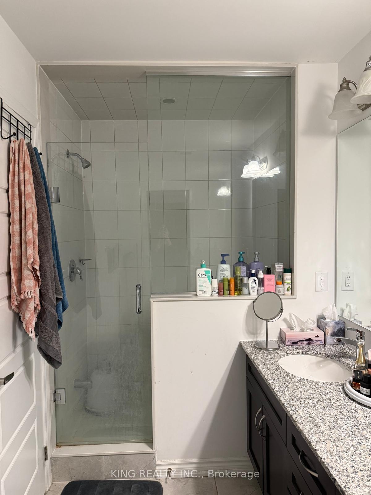 Photo 13 of 210 Keppel Circle, Brampton, Northwest Brampton — HOMEH