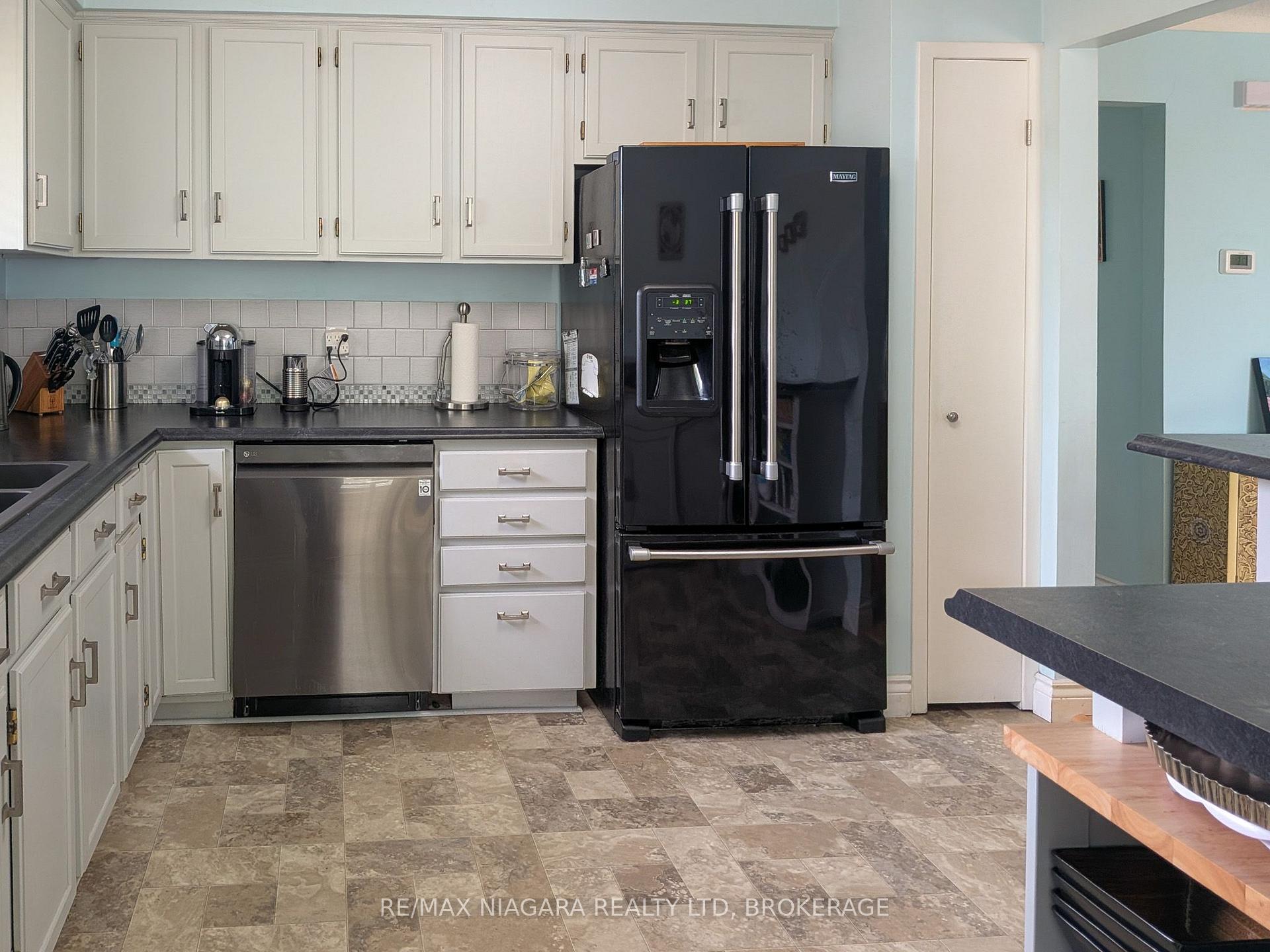 Photo 8 of 3170 Corry Crescent, Niagara Falls, Chippawa — HOMEH
