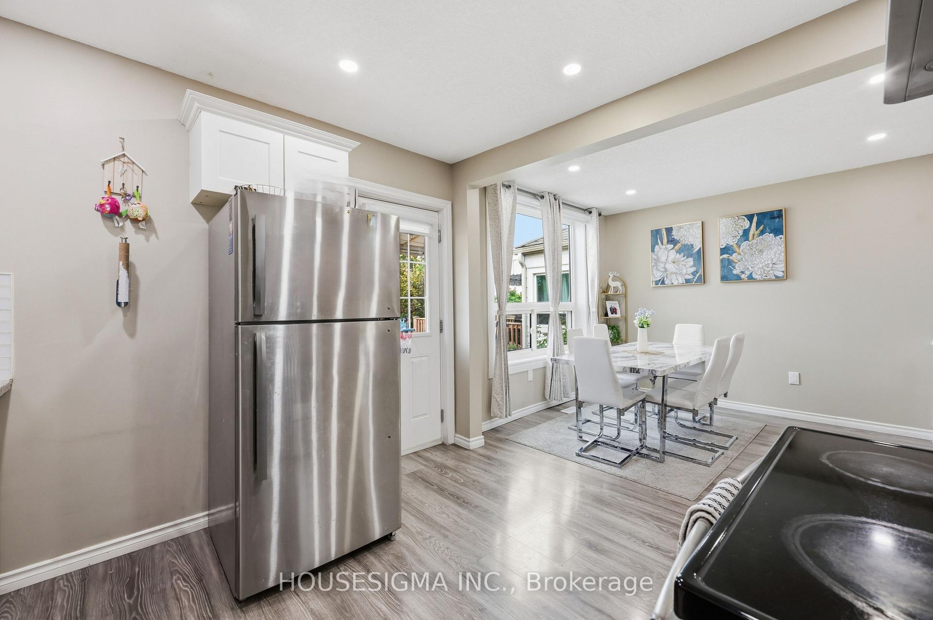 Photo 10 of 198 Weir Street N, Hamilton, Normanhurst — HOMEH