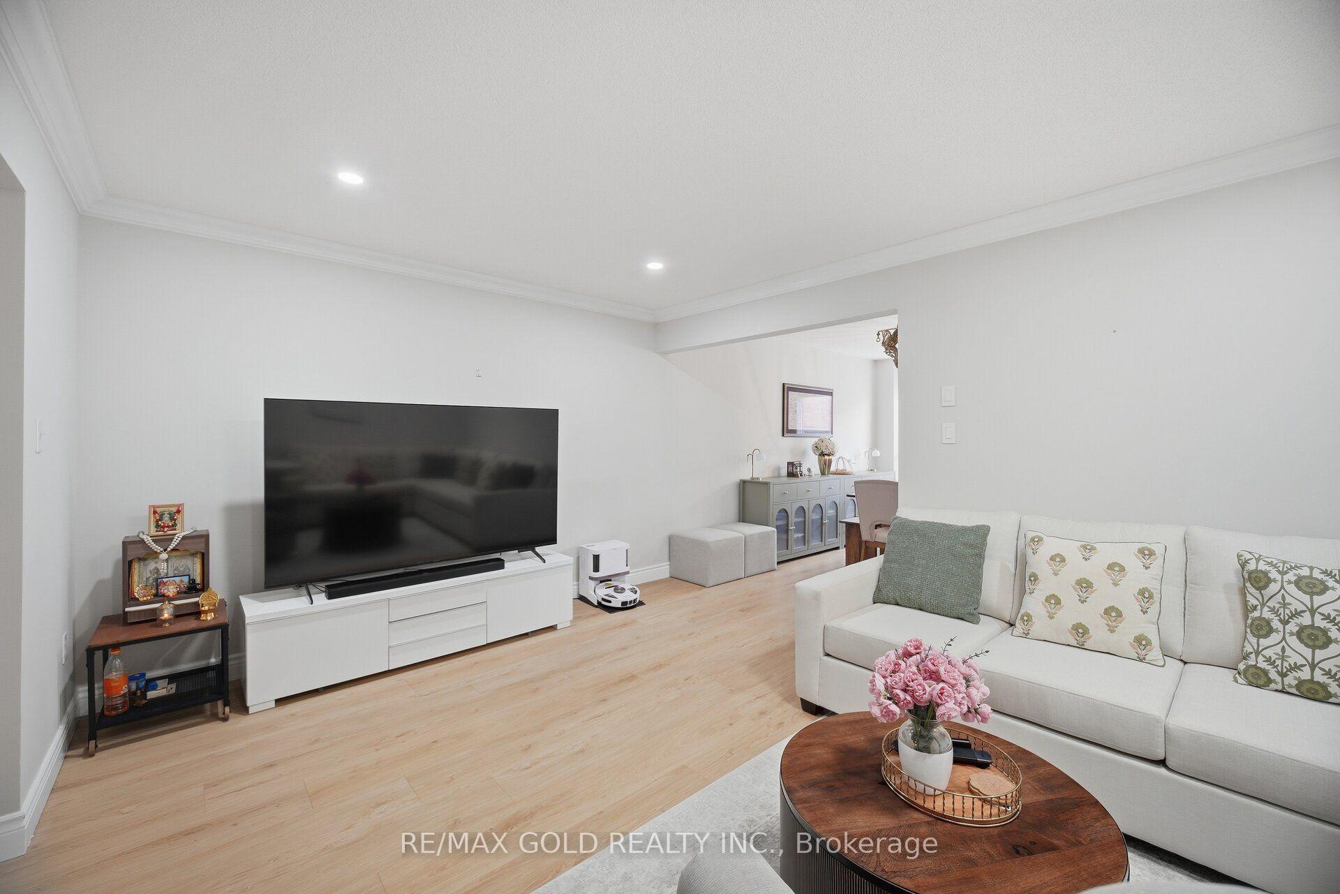 Photo 11 of 1795 Cobra Crescent, Burlington, Uptown — HOMEH