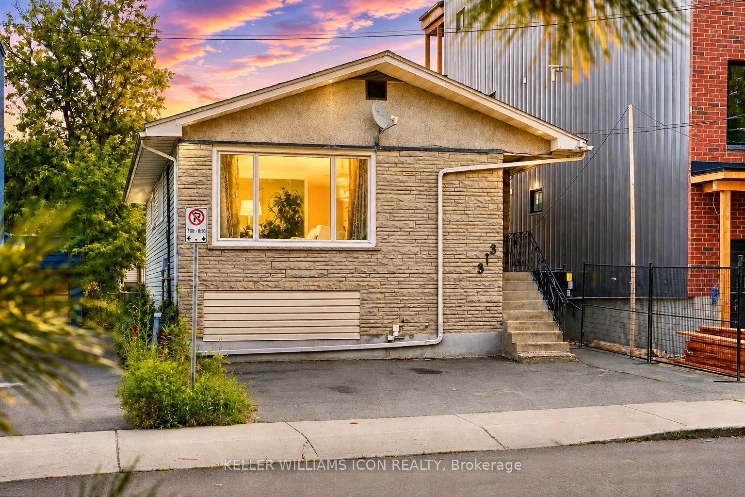 Photo of 313 Savard Avenue