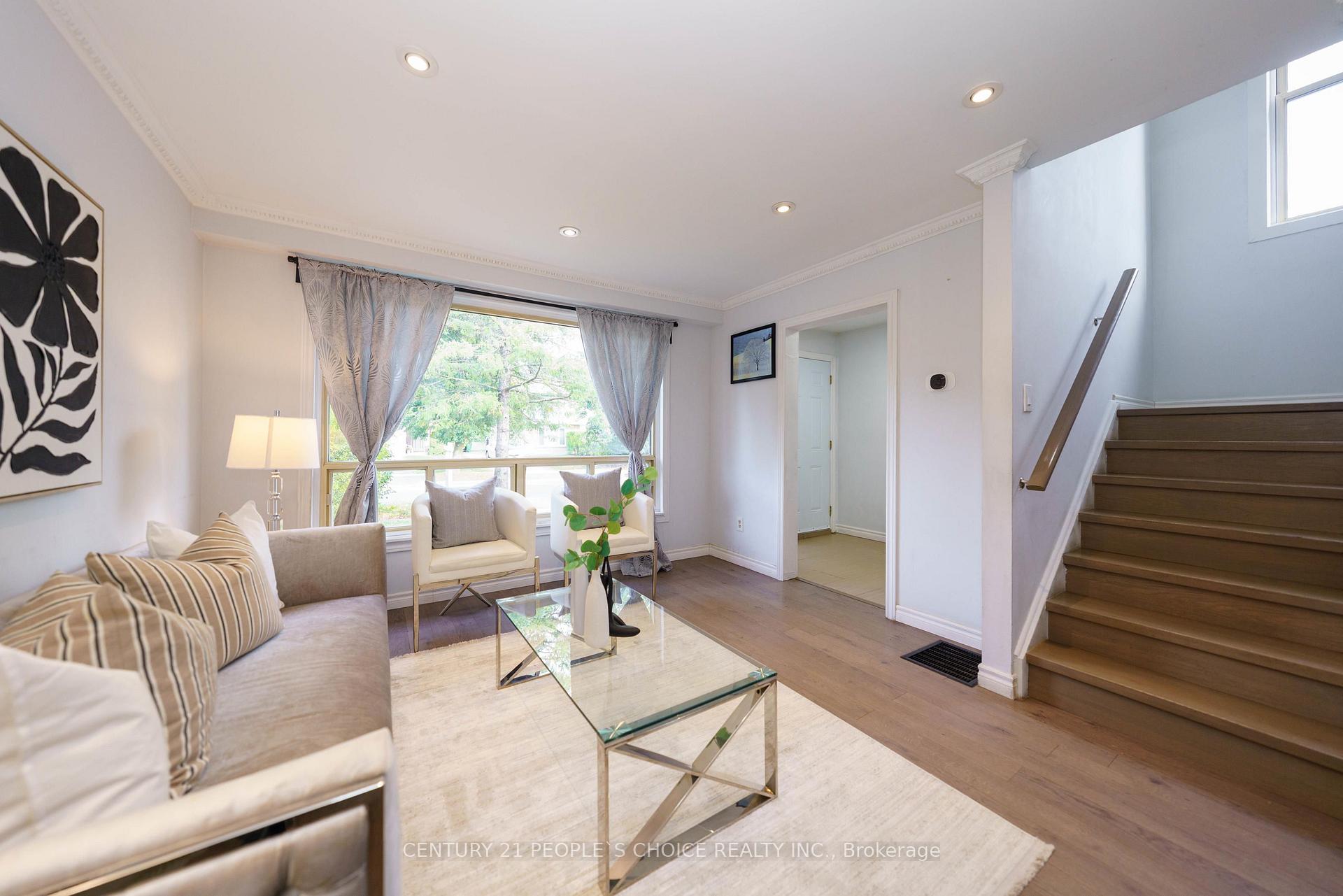Photo 3 of 172 Hollyberry Trail, North York, Hillcrest Village — HOMEH