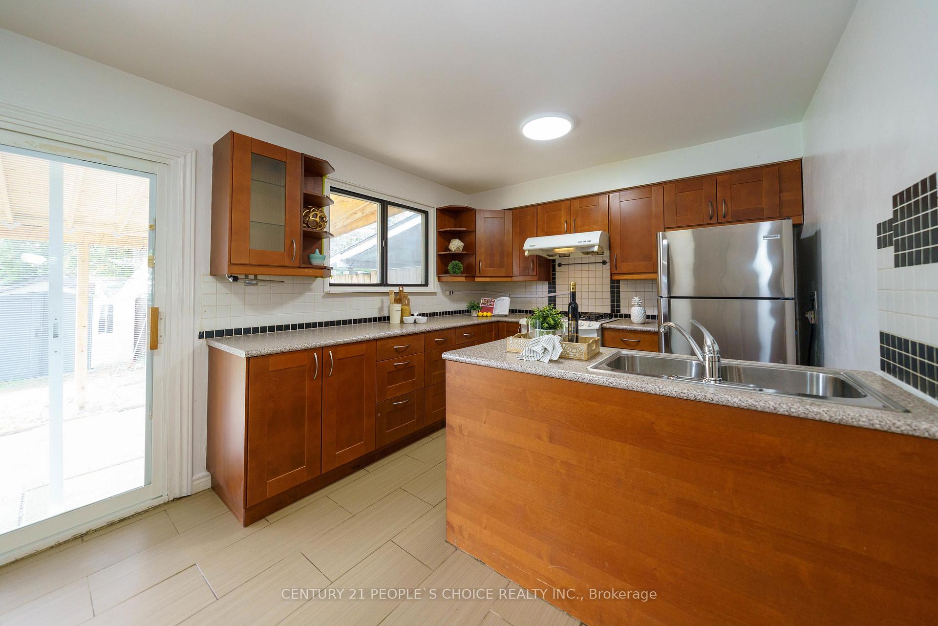 Photo 9 of 172 Hollyberry Trail, North York, Hillcrest Village — HOMEH
