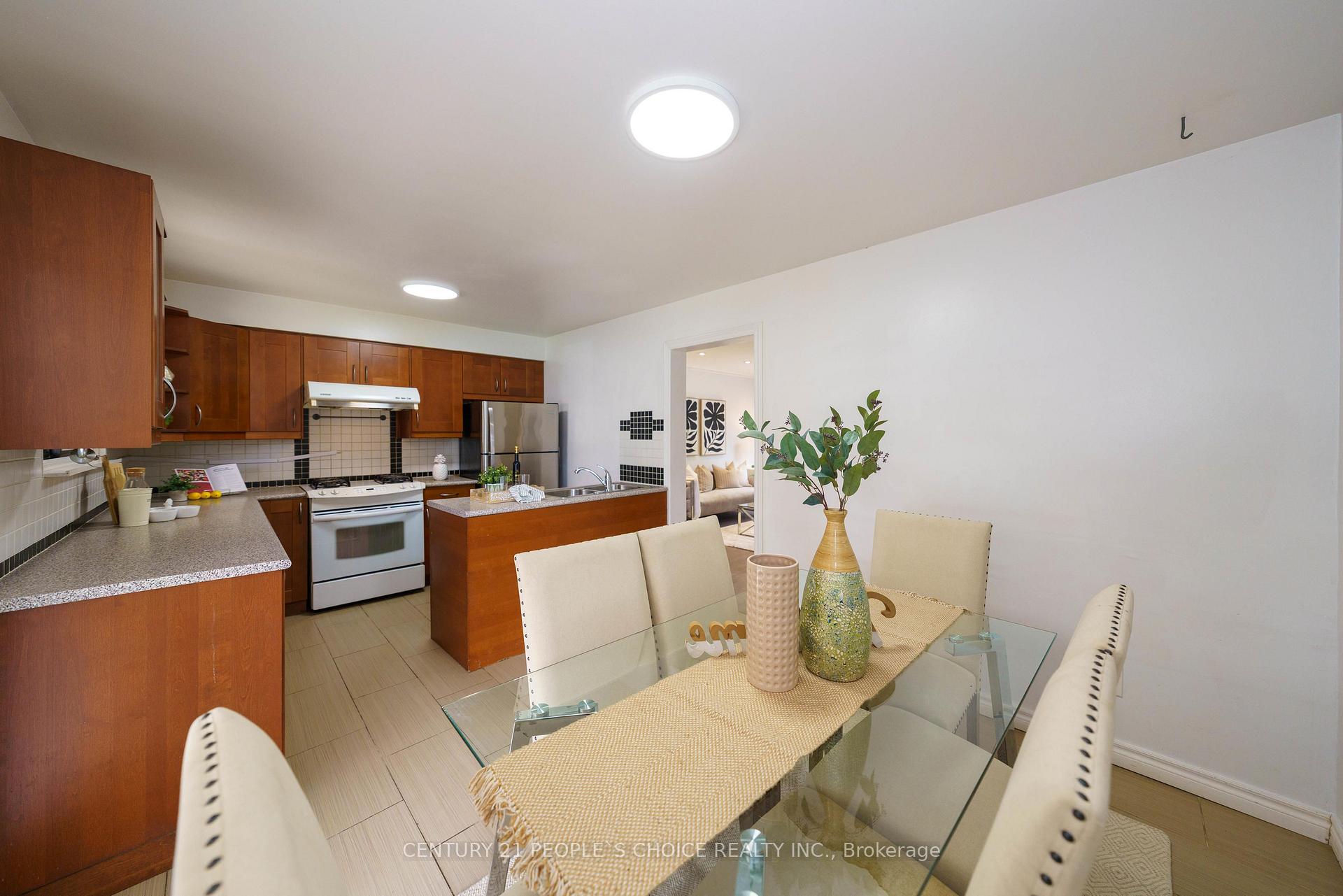Photo 10 of 172 Hollyberry Trail, North York, Hillcrest Village — HOMEH