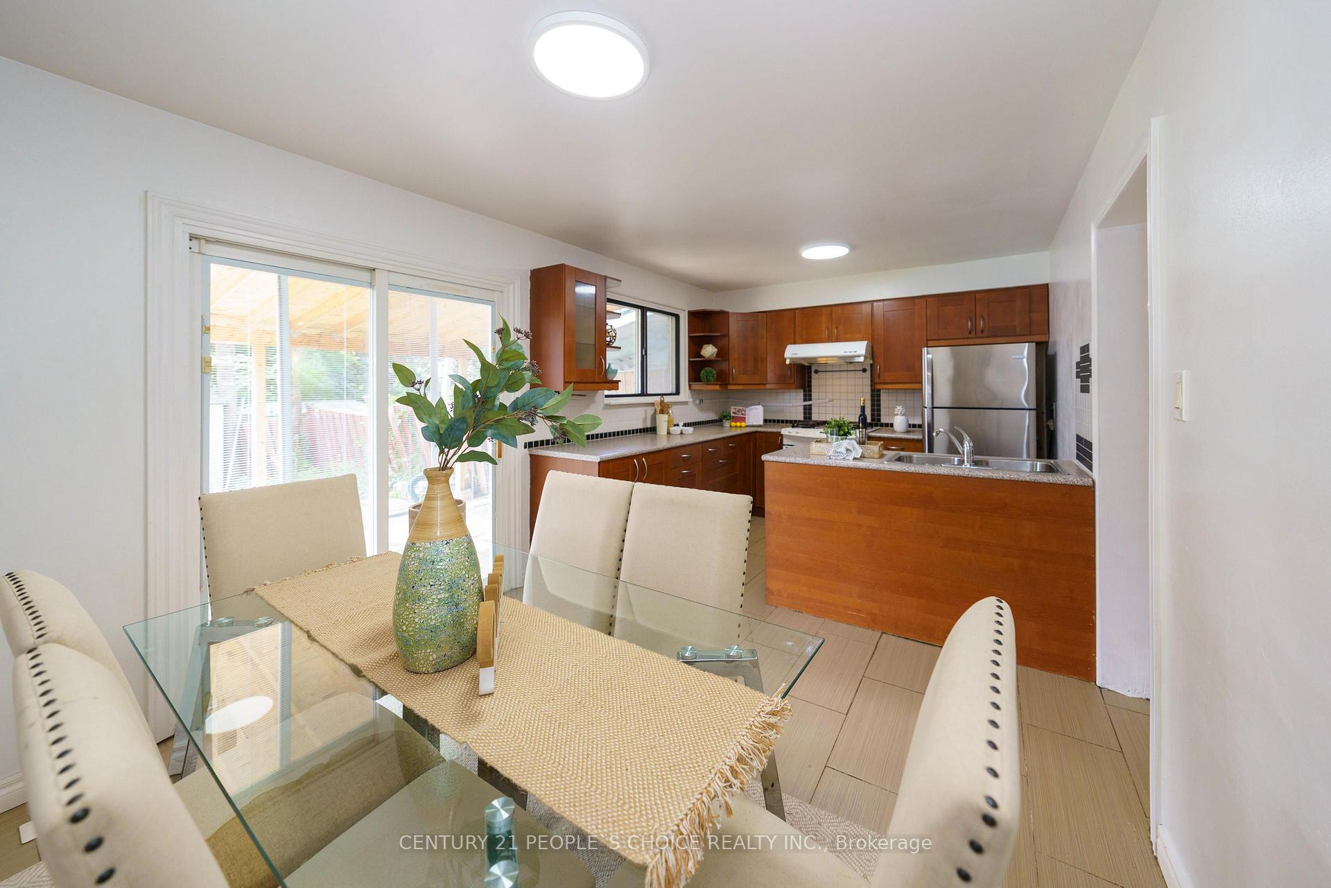 Photo 11 of 172 Hollyberry Trail, North York, Hillcrest Village — HOMEH