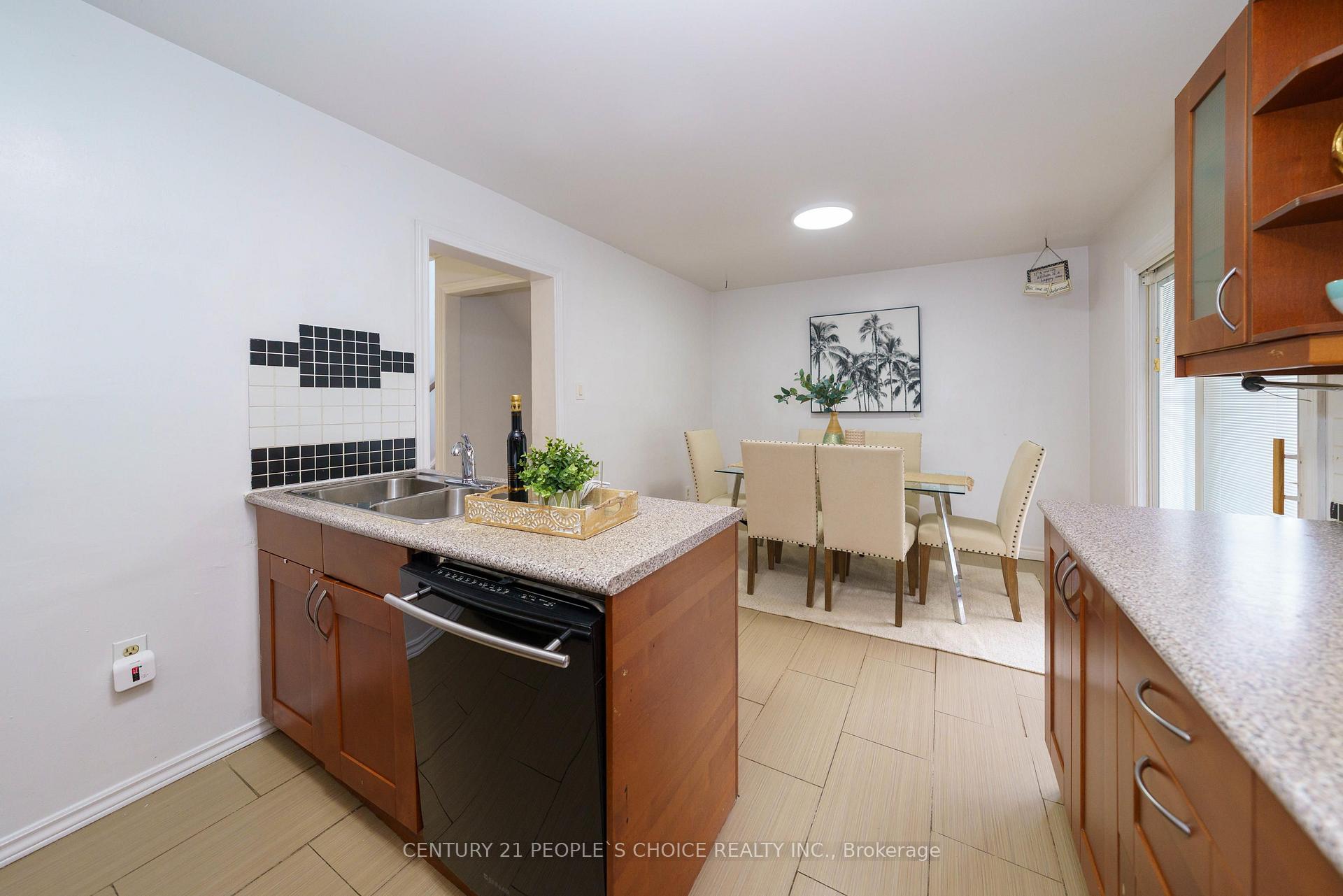Photo 12 of 172 Hollyberry Trail, North York, Hillcrest Village — HOMEH