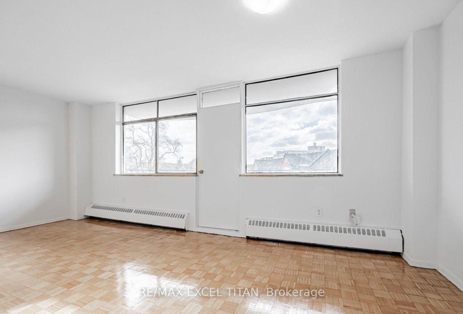 Photo 4 of Unit 204, 2255 Weston Road, North York, Weston — HOMEH