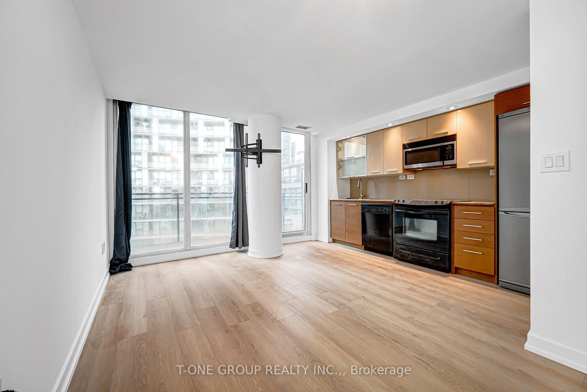 Photo 2 of Unit 738, 8 Telegram Mews, Toronto, Waterfront Communities — HOMEH