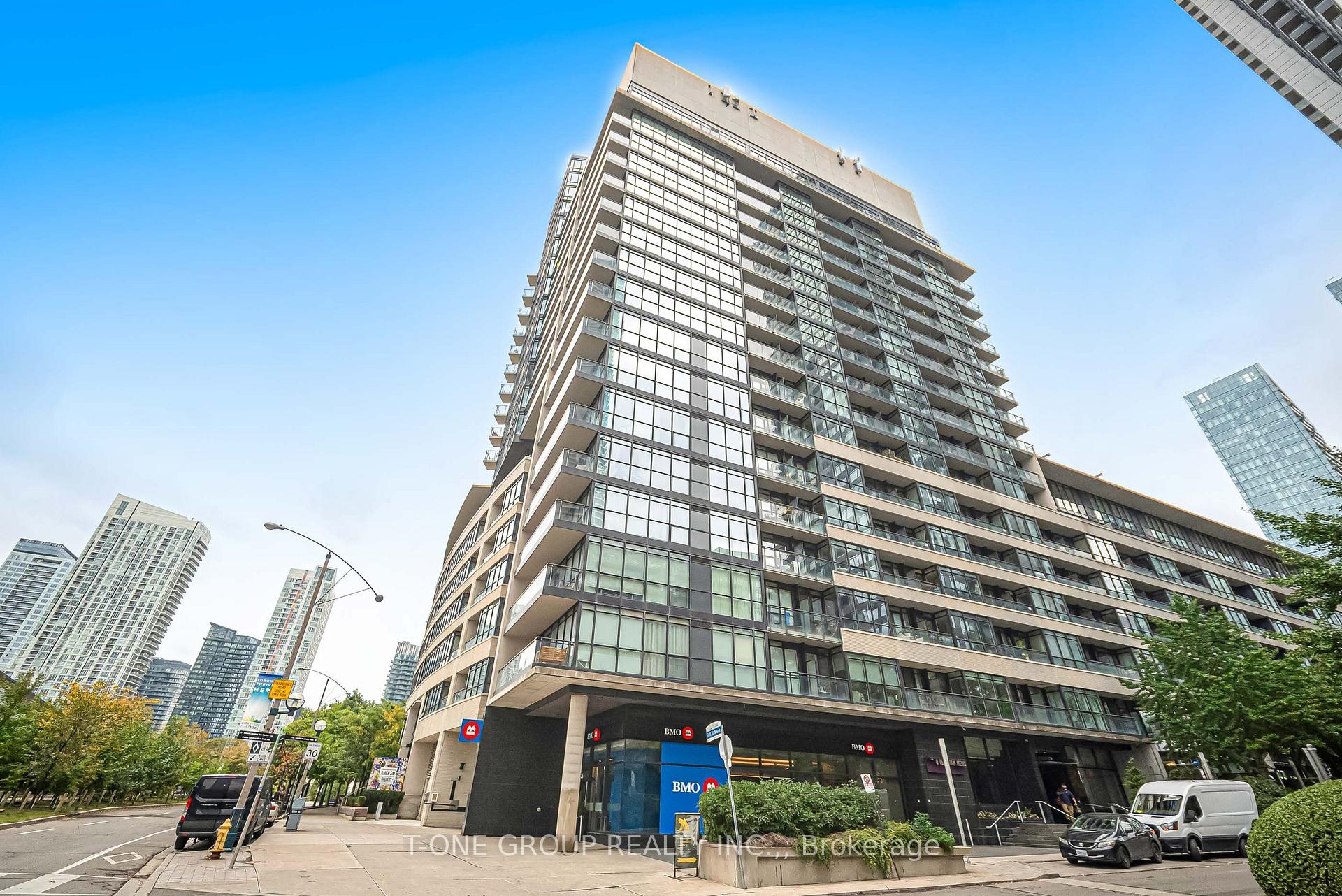 Photo 3 of Unit 738, 8 Telegram Mews, Toronto, Waterfront Communities — HOMEH