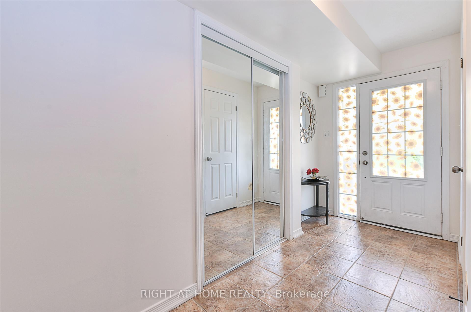 Photo 3 of Unit 34, 7 Sirente Drive, Hamilton, Crerar — HOMEH