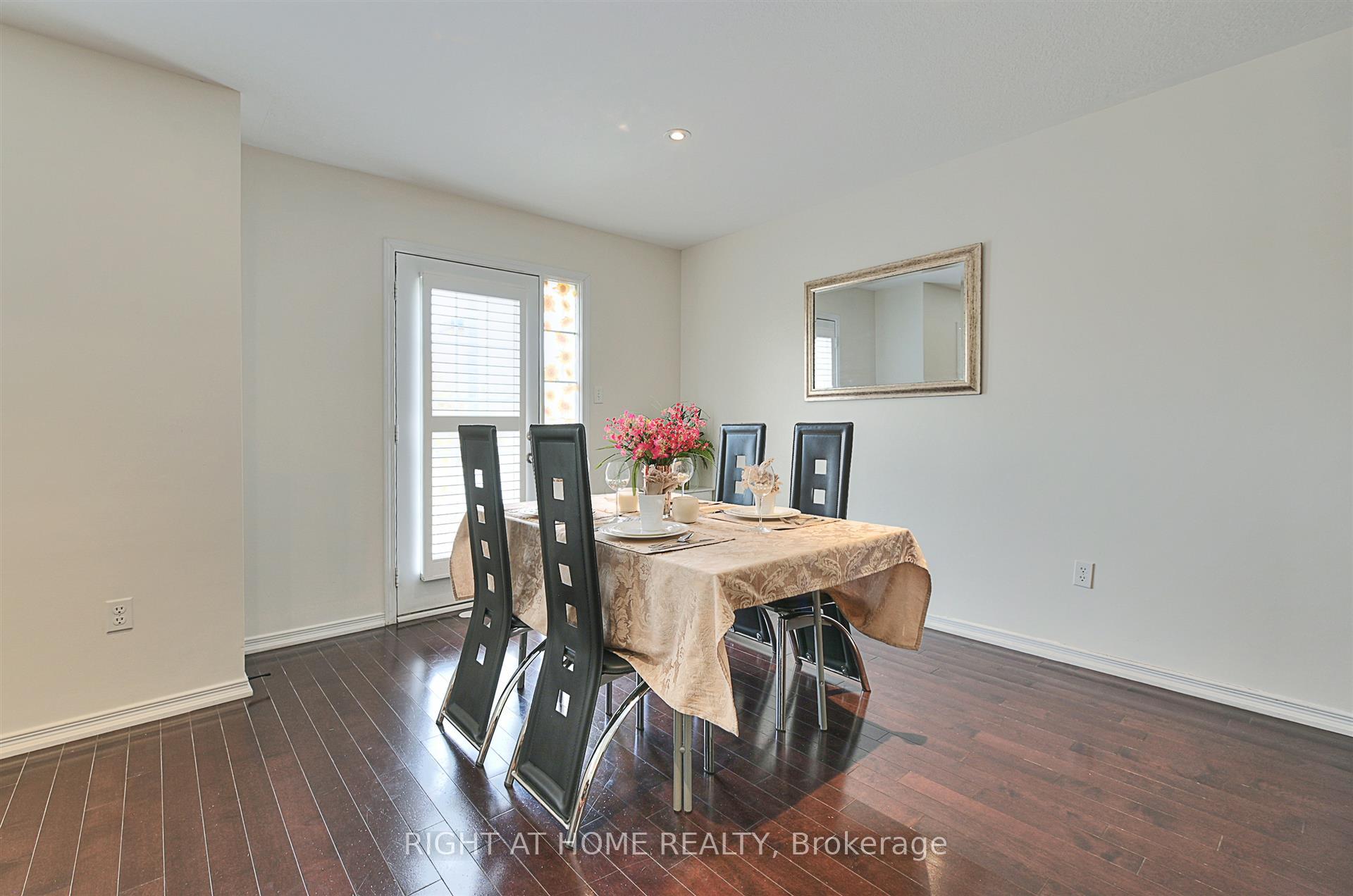 Photo 10 of Unit 34, 7 Sirente Drive, Hamilton, Crerar — HOMEH