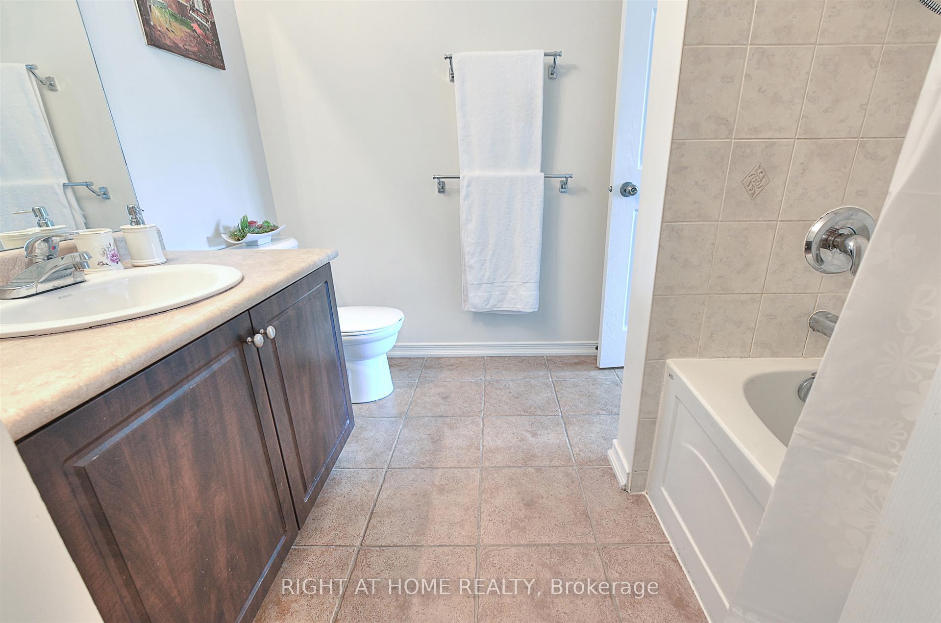 Photo 15 of Unit 34, 7 Sirente Drive, Hamilton, Crerar — HOMEH