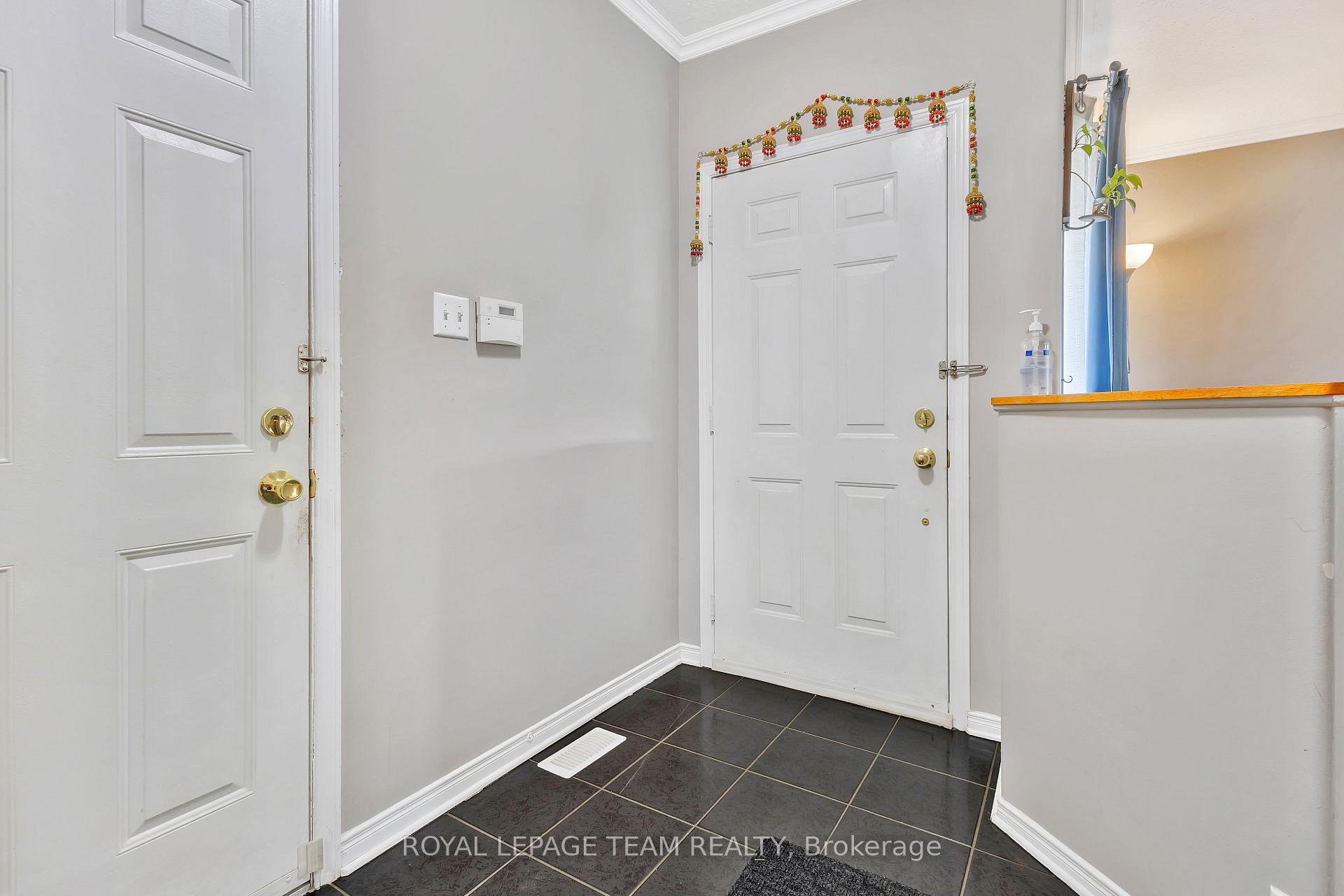 Photo 3 of 36 Saffron Court, Ottawa, Barrhaven - Longfields — HOMEH