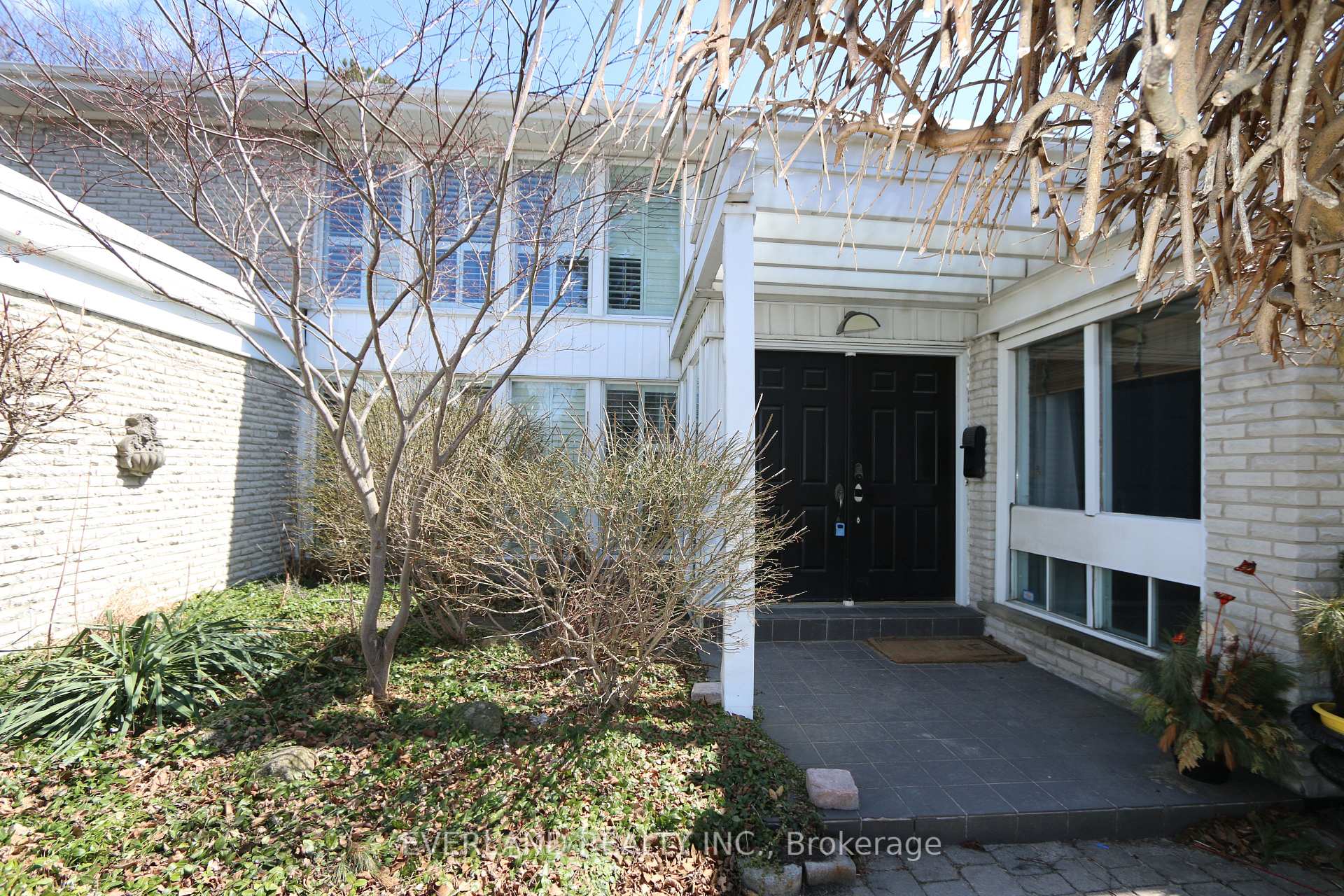 Photo 2 of 18 Silvergrove Road, North York, St. Andrew-Windfields — HOMEH