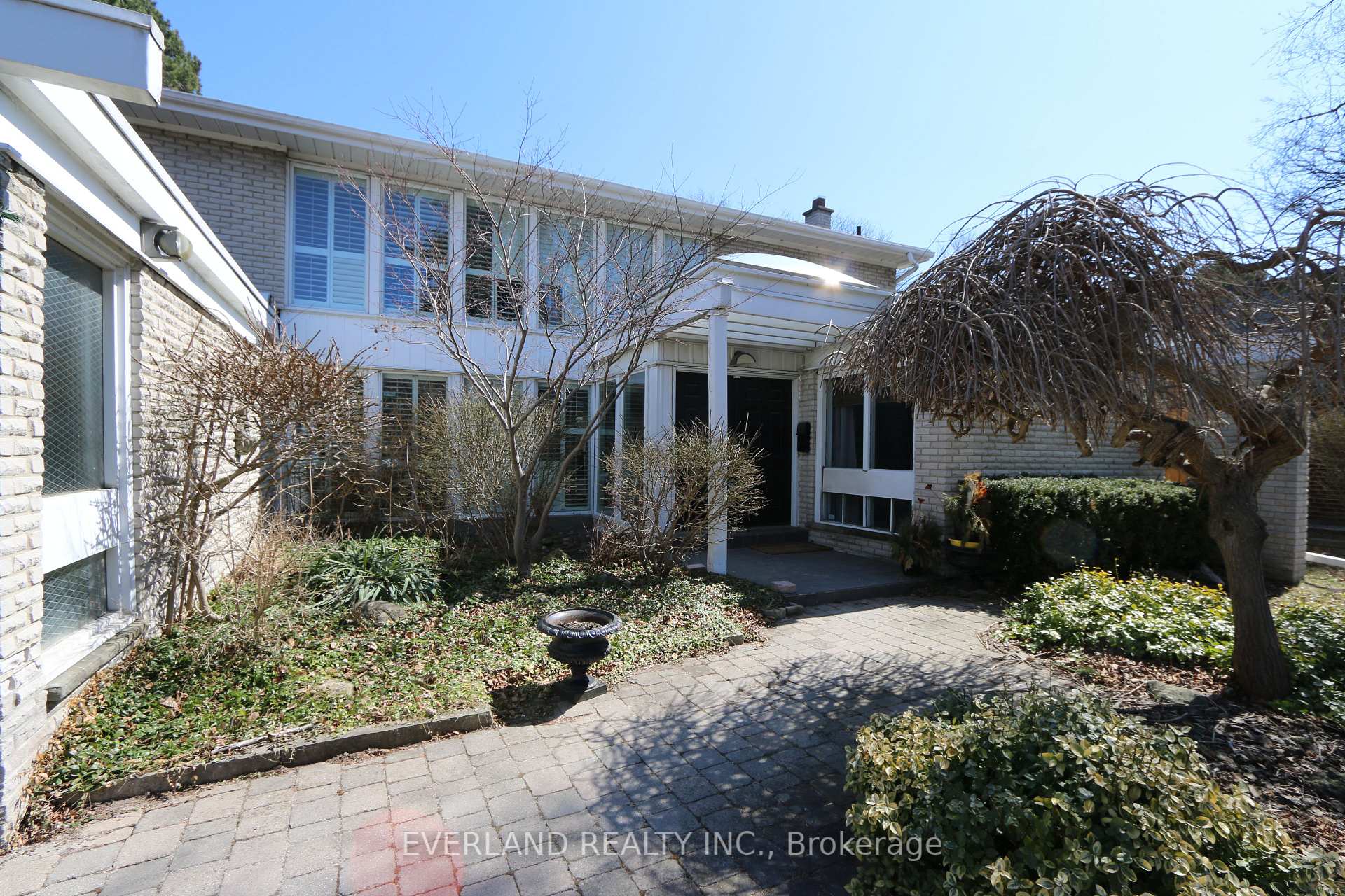 Photo 3 of 18 Silvergrove Road, North York, St. Andrew-Windfields — HOMEH