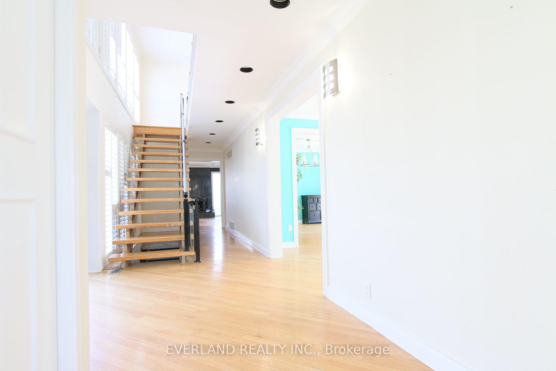 Photo 7 of 18 Silvergrove Road, North York, St. Andrew-Windfields — HOMEH