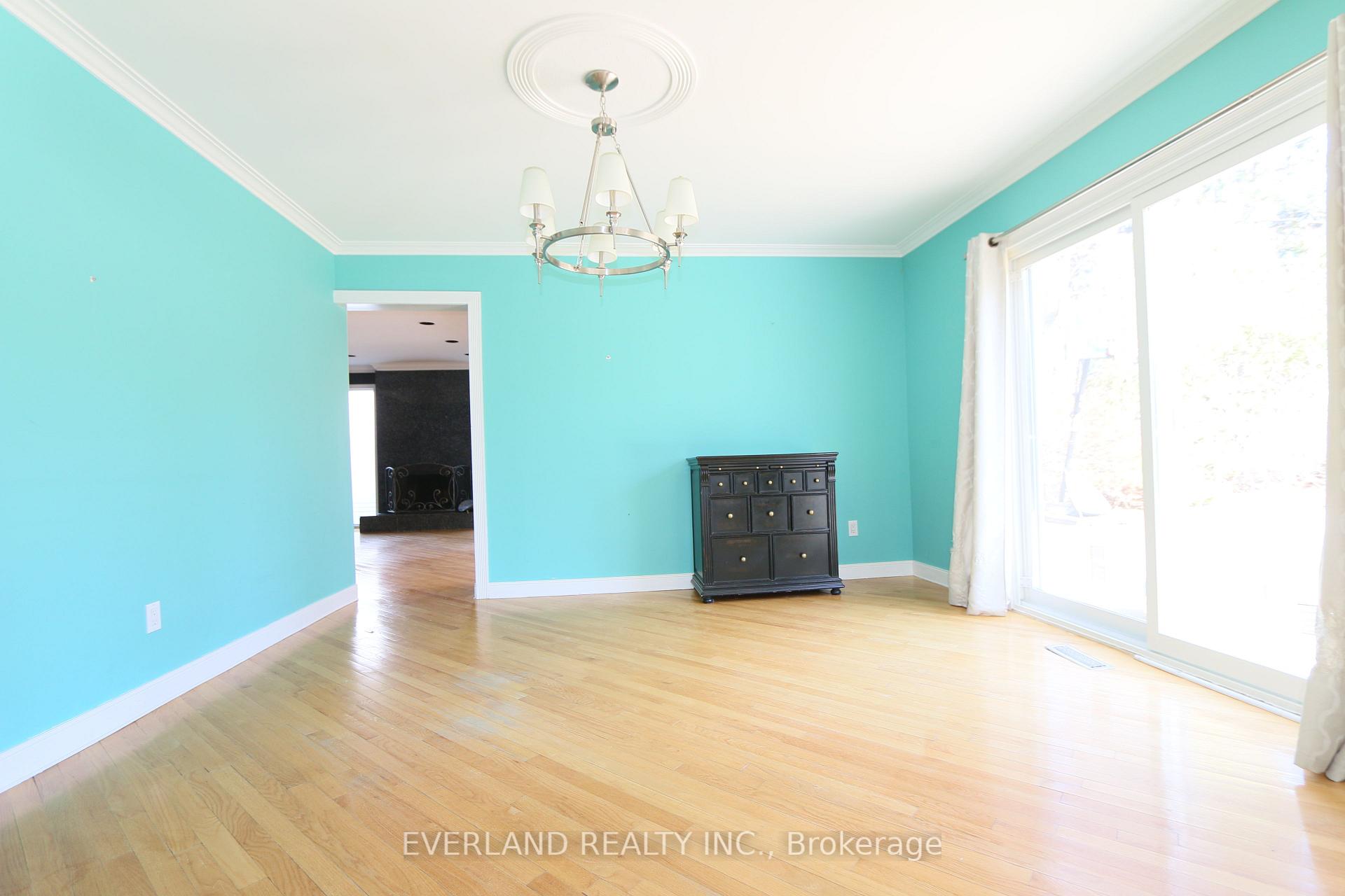 Photo 8 of 18 Silvergrove Road, North York, St. Andrew-Windfields — HOMEH