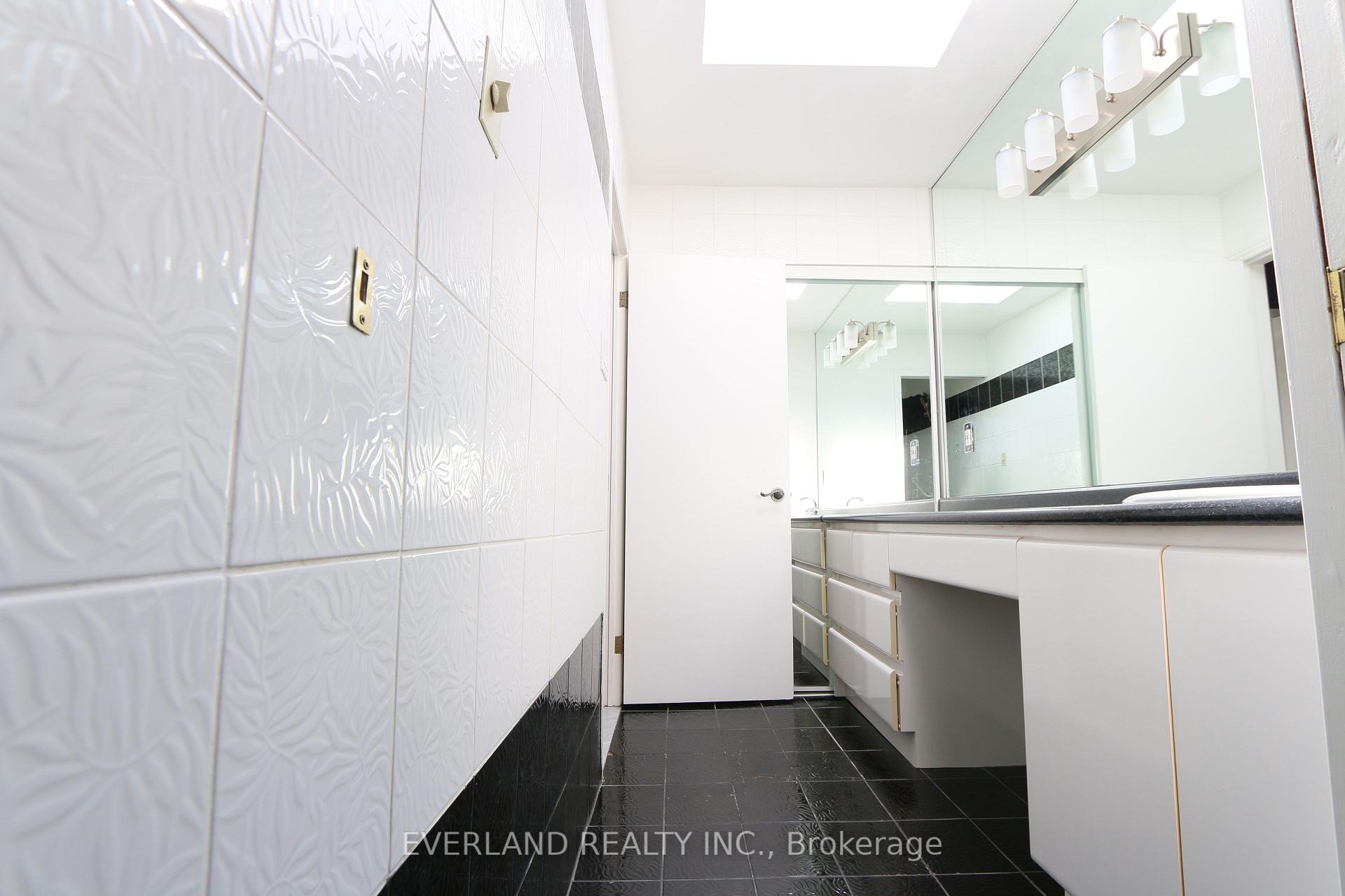 Photo 23 of 18 Silvergrove Road, North York, St. Andrew-Windfields — HOMEH