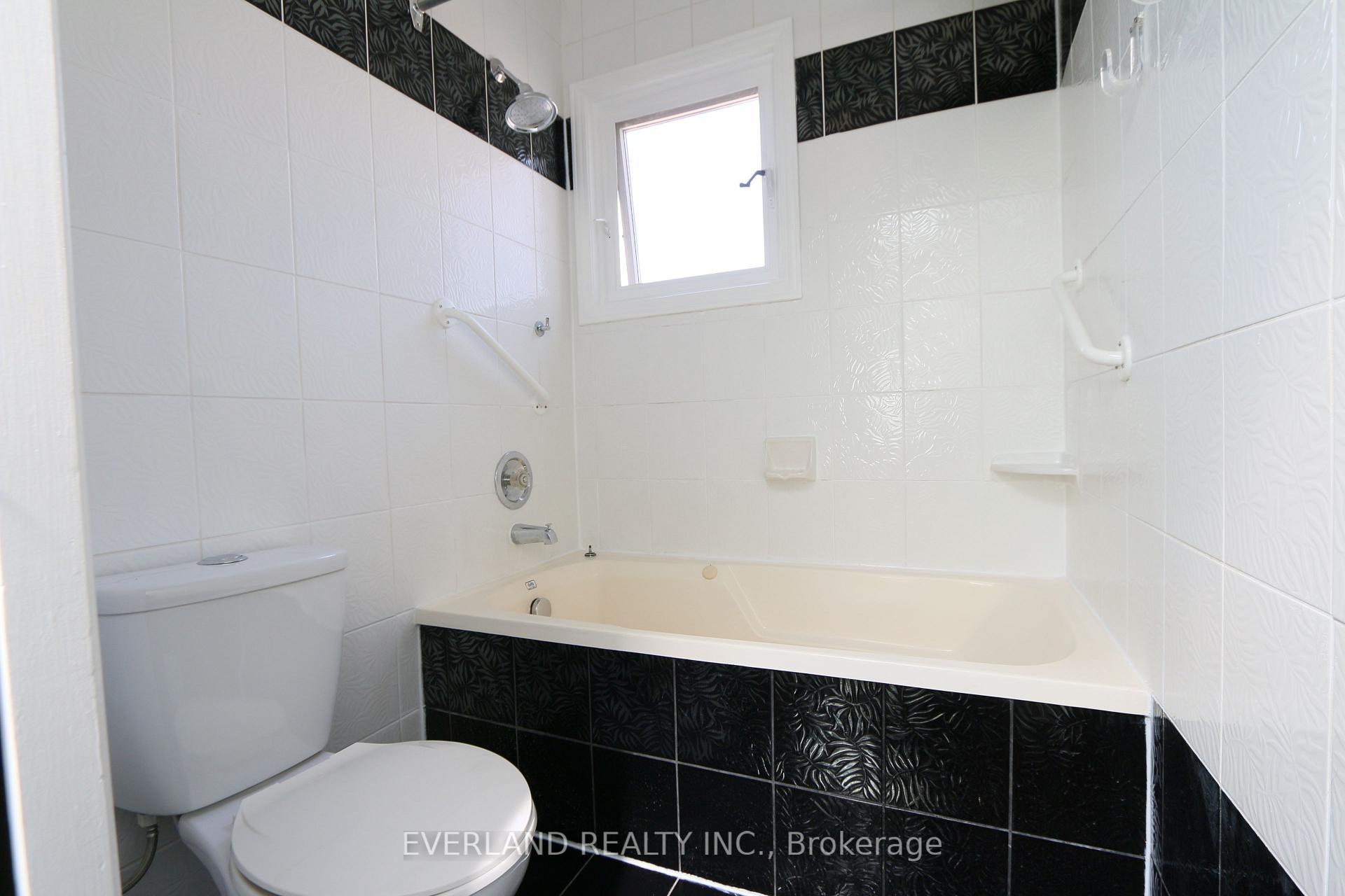 Photo 24 of 18 Silvergrove Road, North York, St. Andrew-Windfields — HOMEH