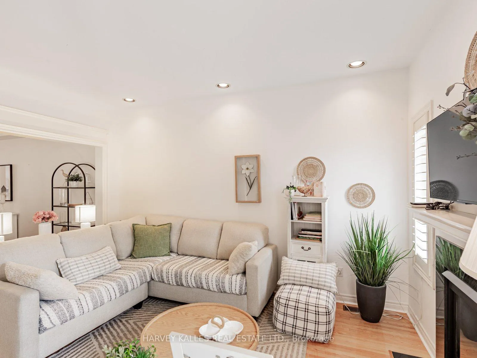 Photo 8 of 179 Kingsbridge Circle, Vaughan, Beverley Glen — HOMEH