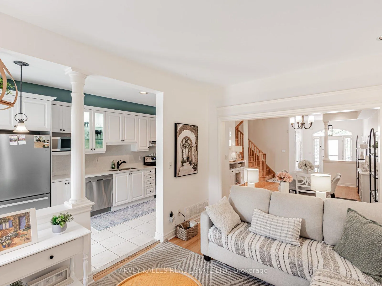 Photo 9 of 179 Kingsbridge Circle, Vaughan, Beverley Glen — HOMEH
