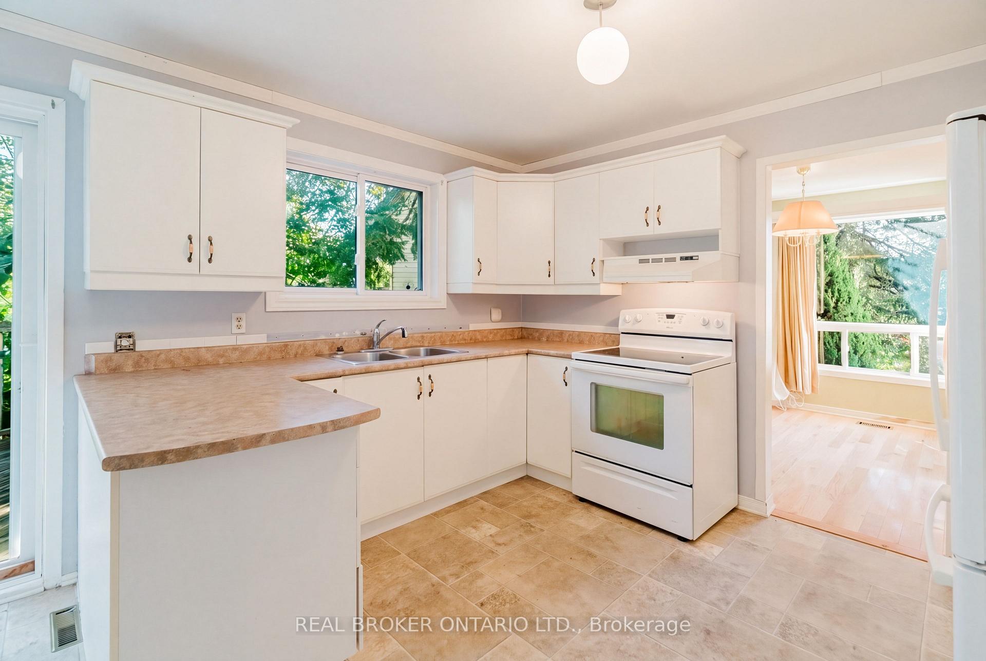 Photo 15 of 16 Gold Crescent, Russell, Village of Russell — HOMEH